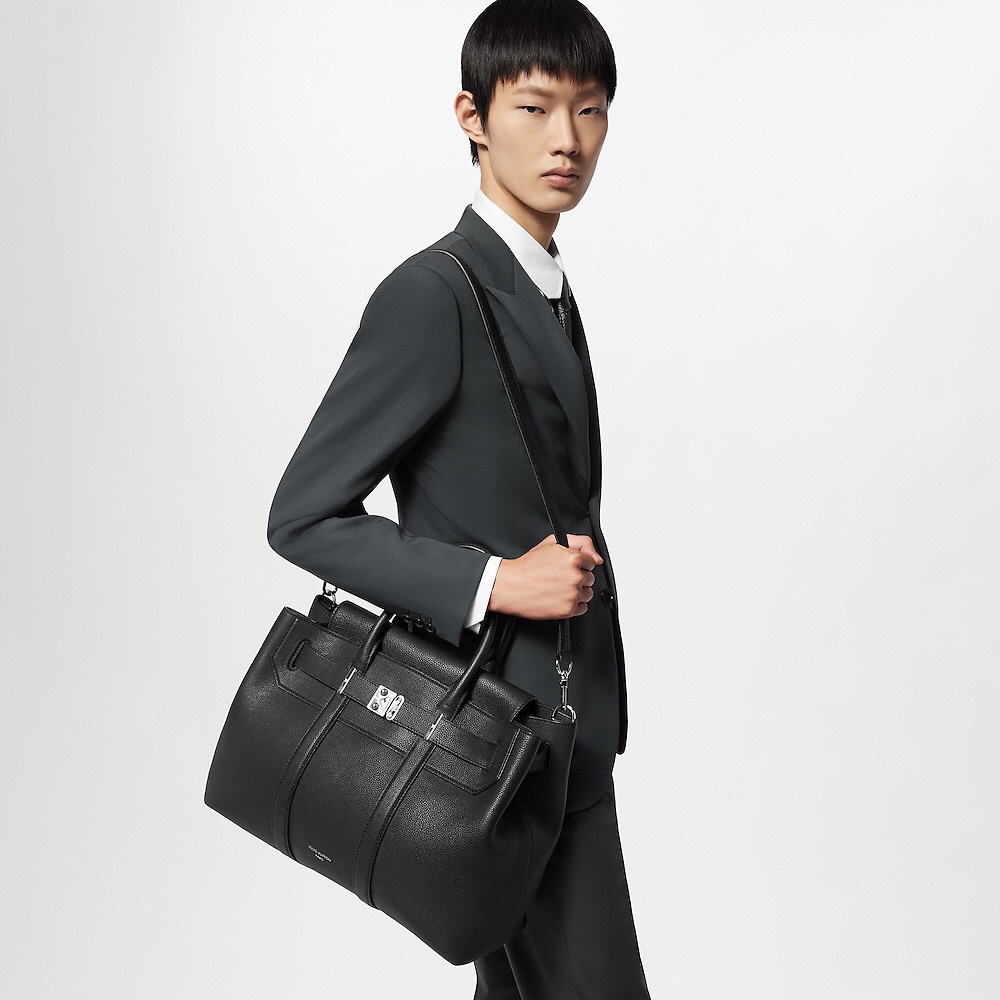 Louis Vuitton Tote Bag Black M-s