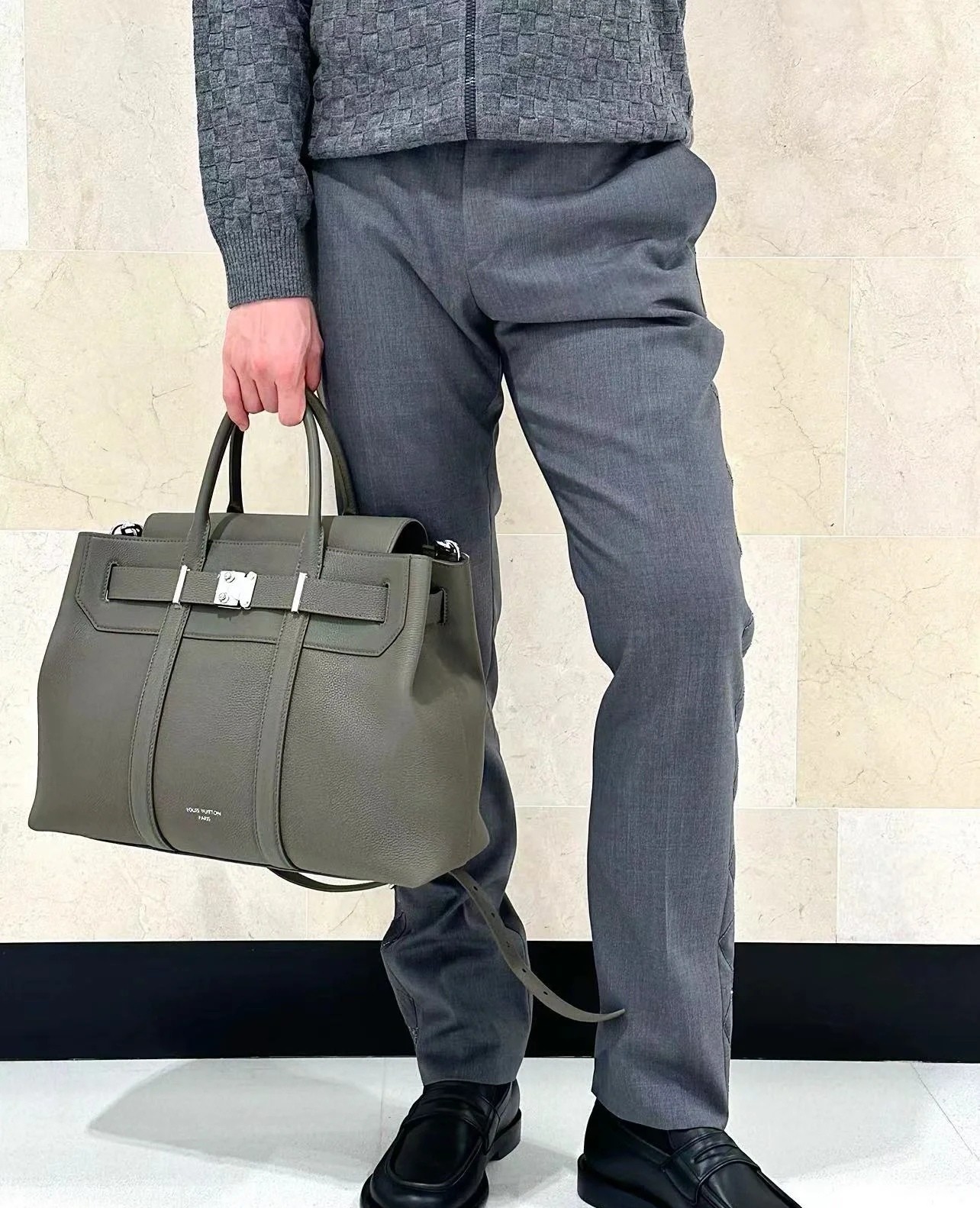 Louis Vuitton Tote Bag Black M-s