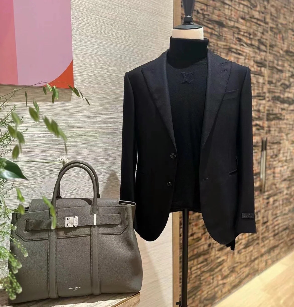 Louis Vuitton Tote Bag Black M-s