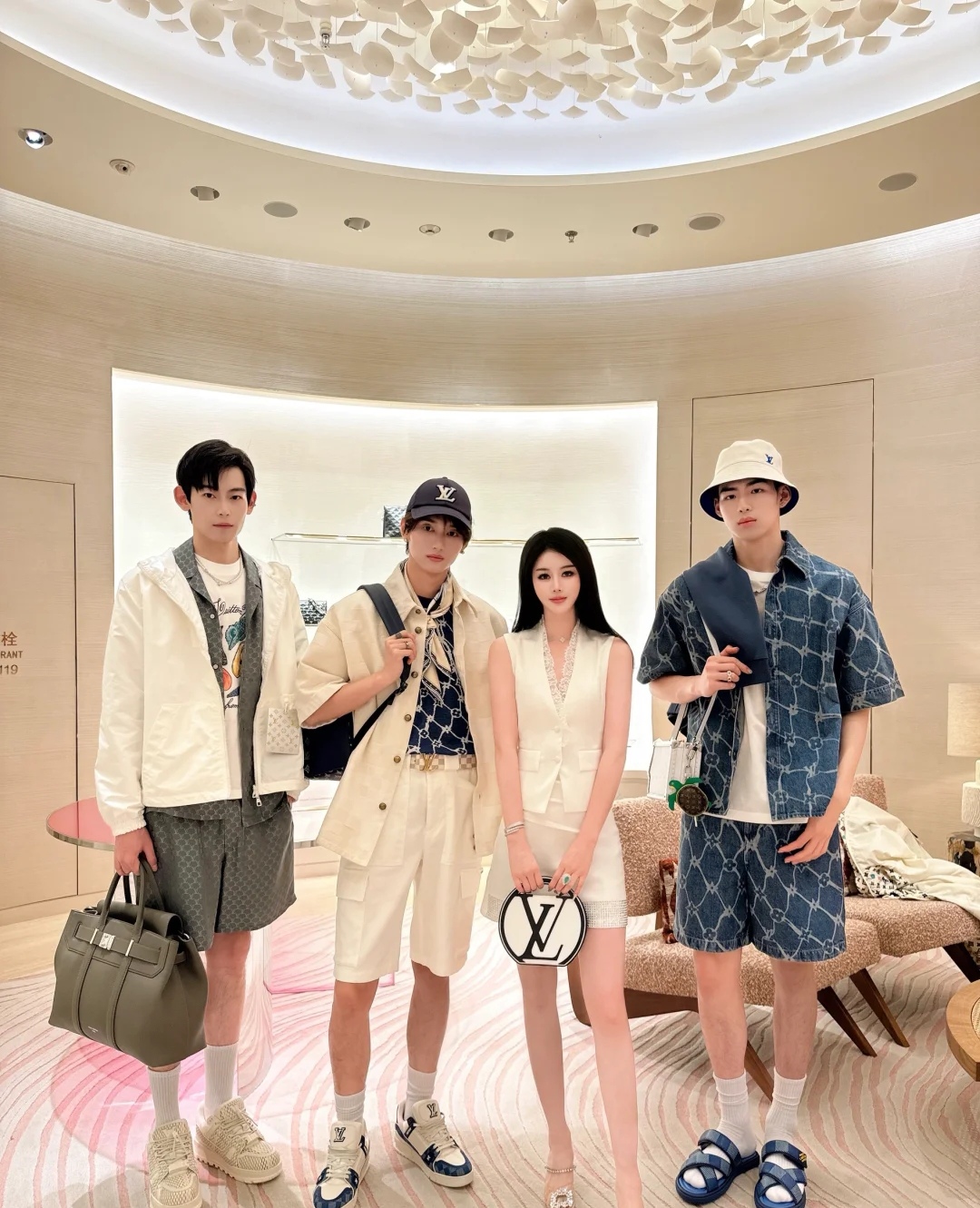 Louis Vuitton Tote Bag Black M-s