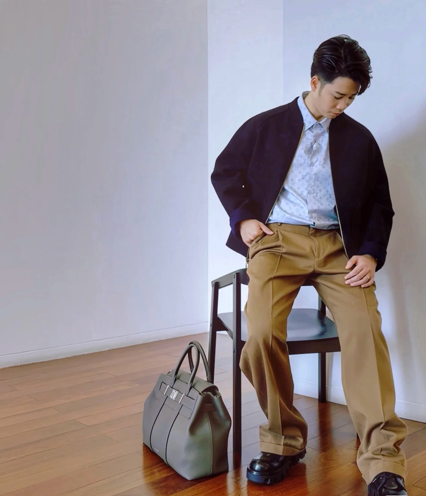 Louis Vuitton Tote Bag Black M-s