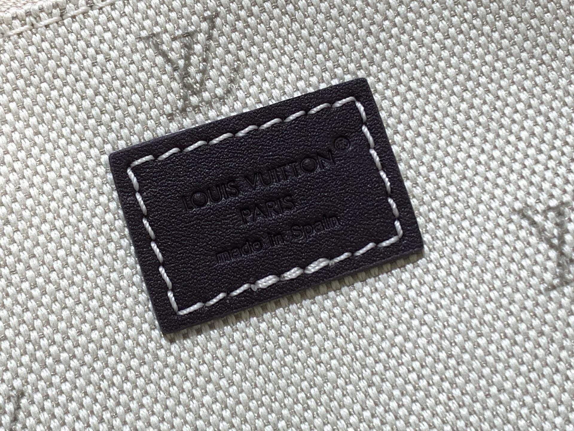 Louis Vuitton Basic Bag Canvas M-s