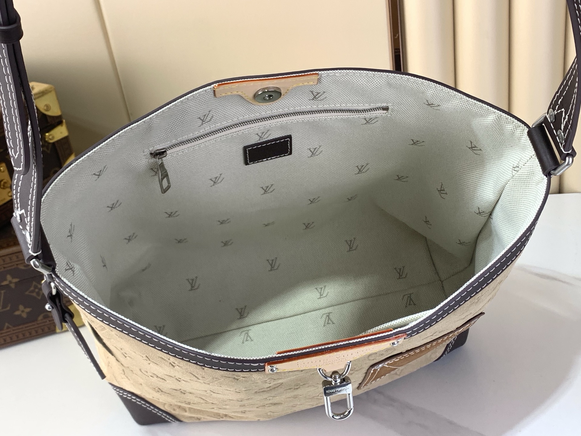 Louis Vuitton Basic Bag Canvas M-s