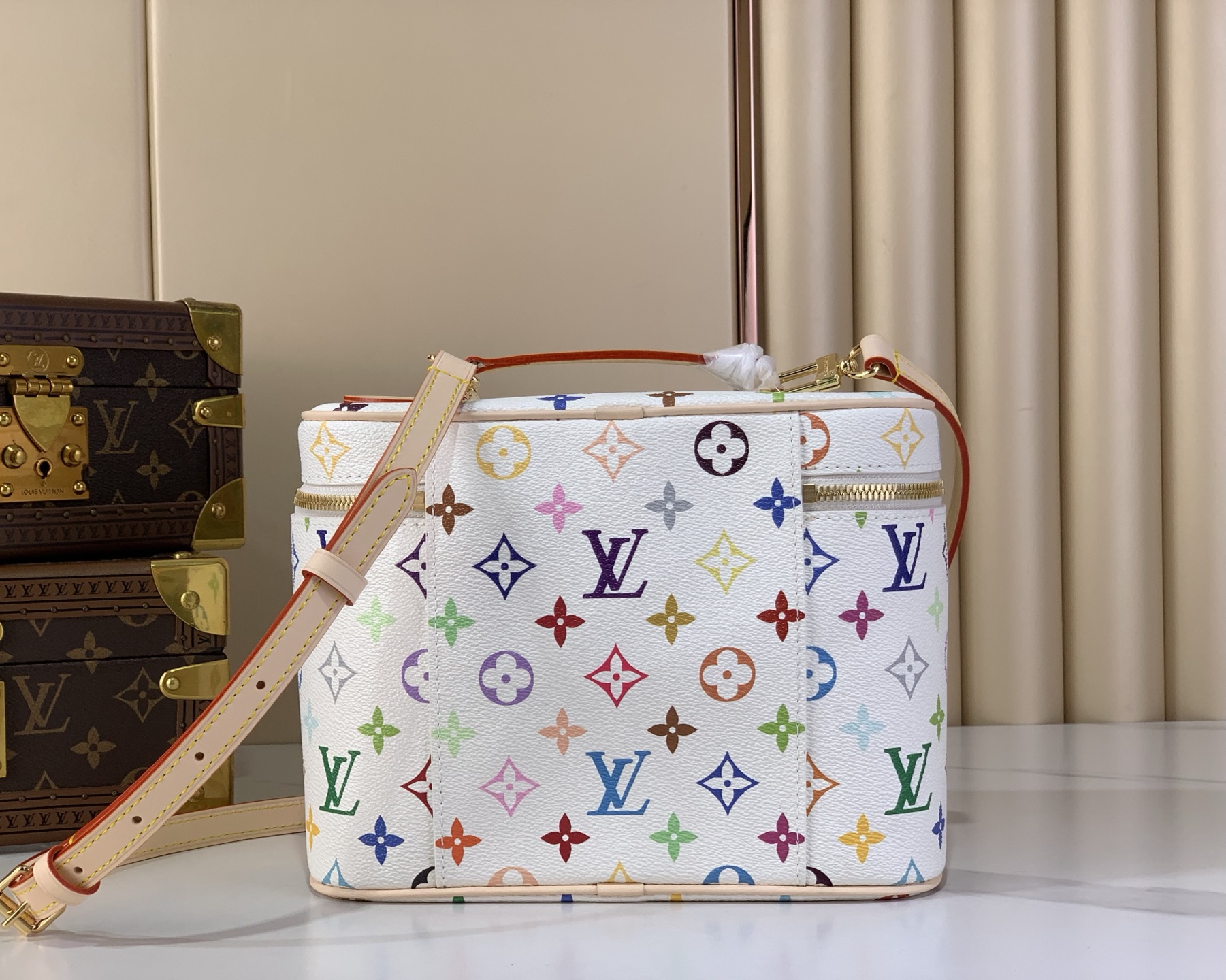 Louis Vuitton Basic Bag Canvas M