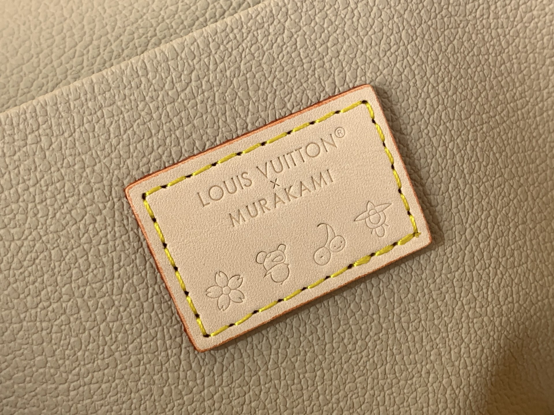 Louis Vuitton Basic Bag Canvas M