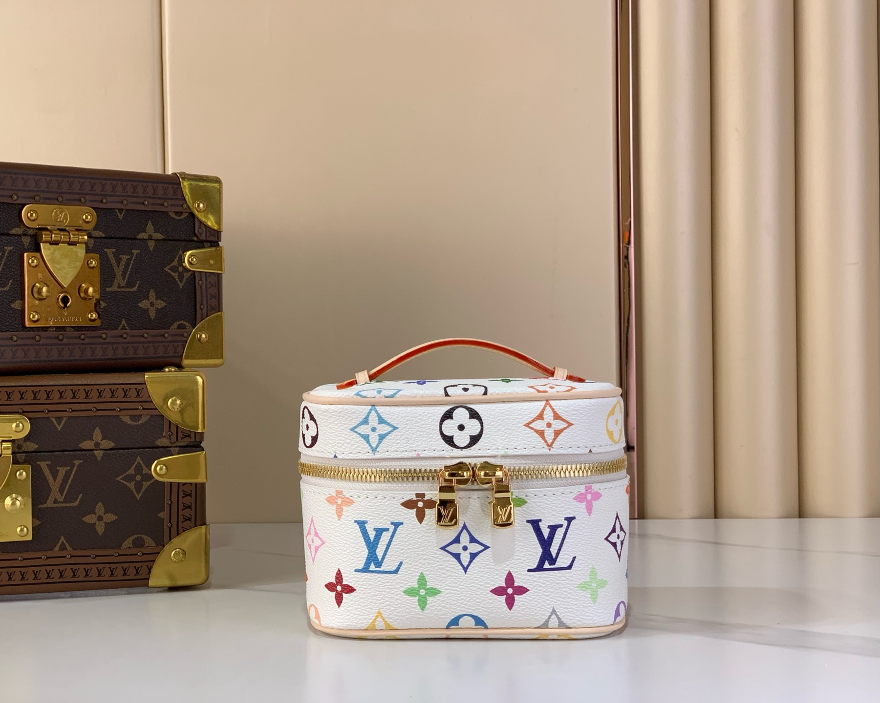 Louis Vuitton Basic Bag Canvas M