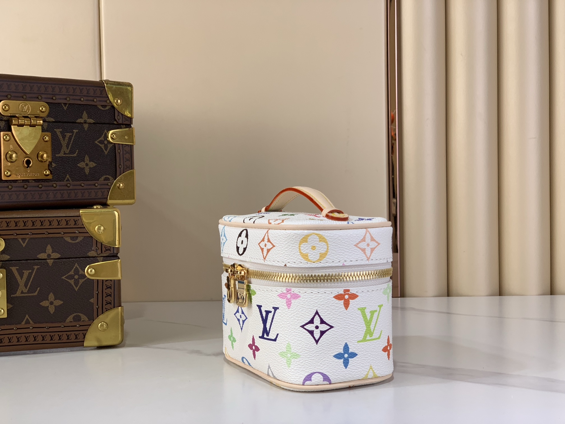 Louis Vuitton Basic Bag Canvas M