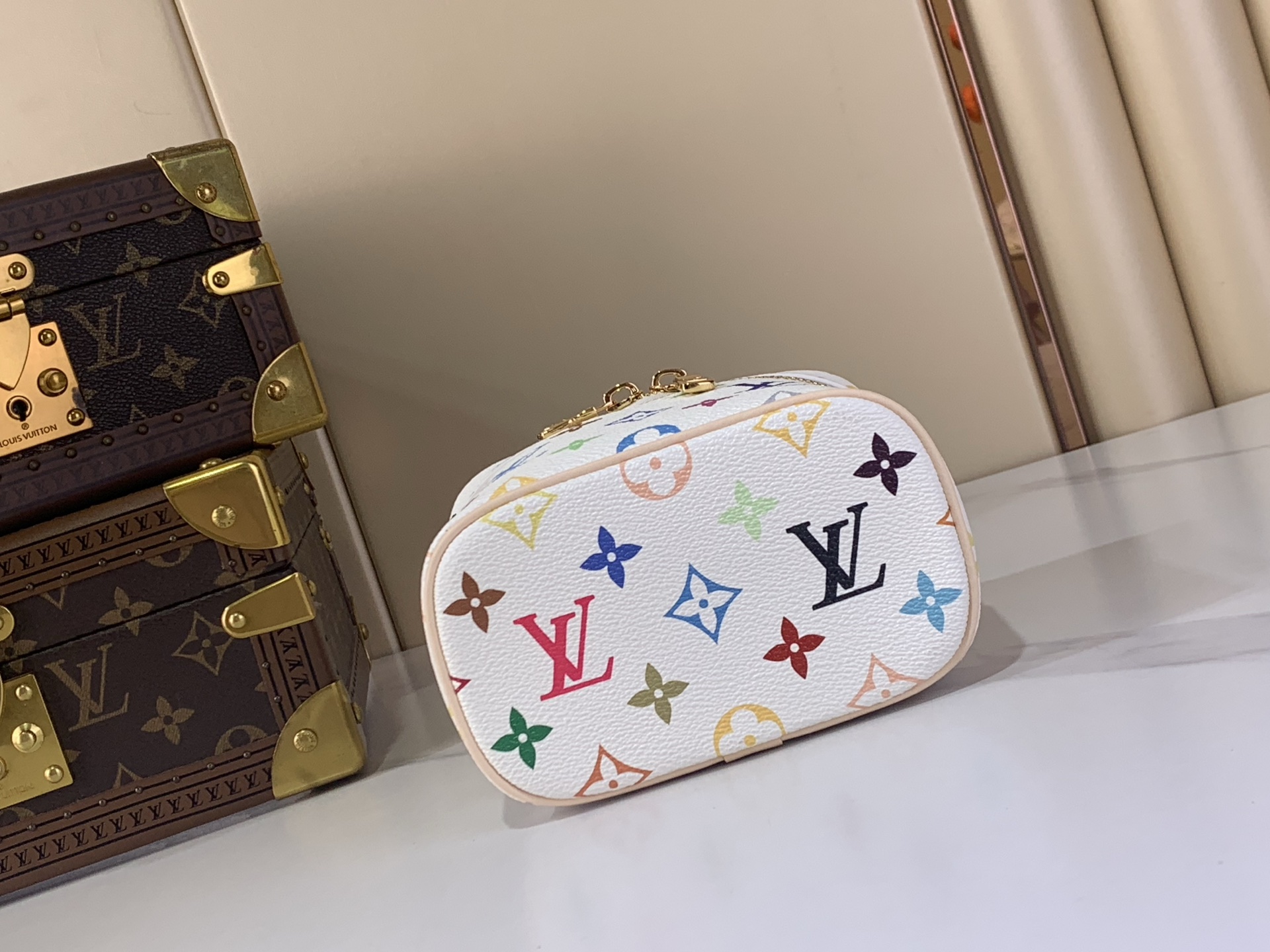 Louis Vuitton Basic Bag Canvas M