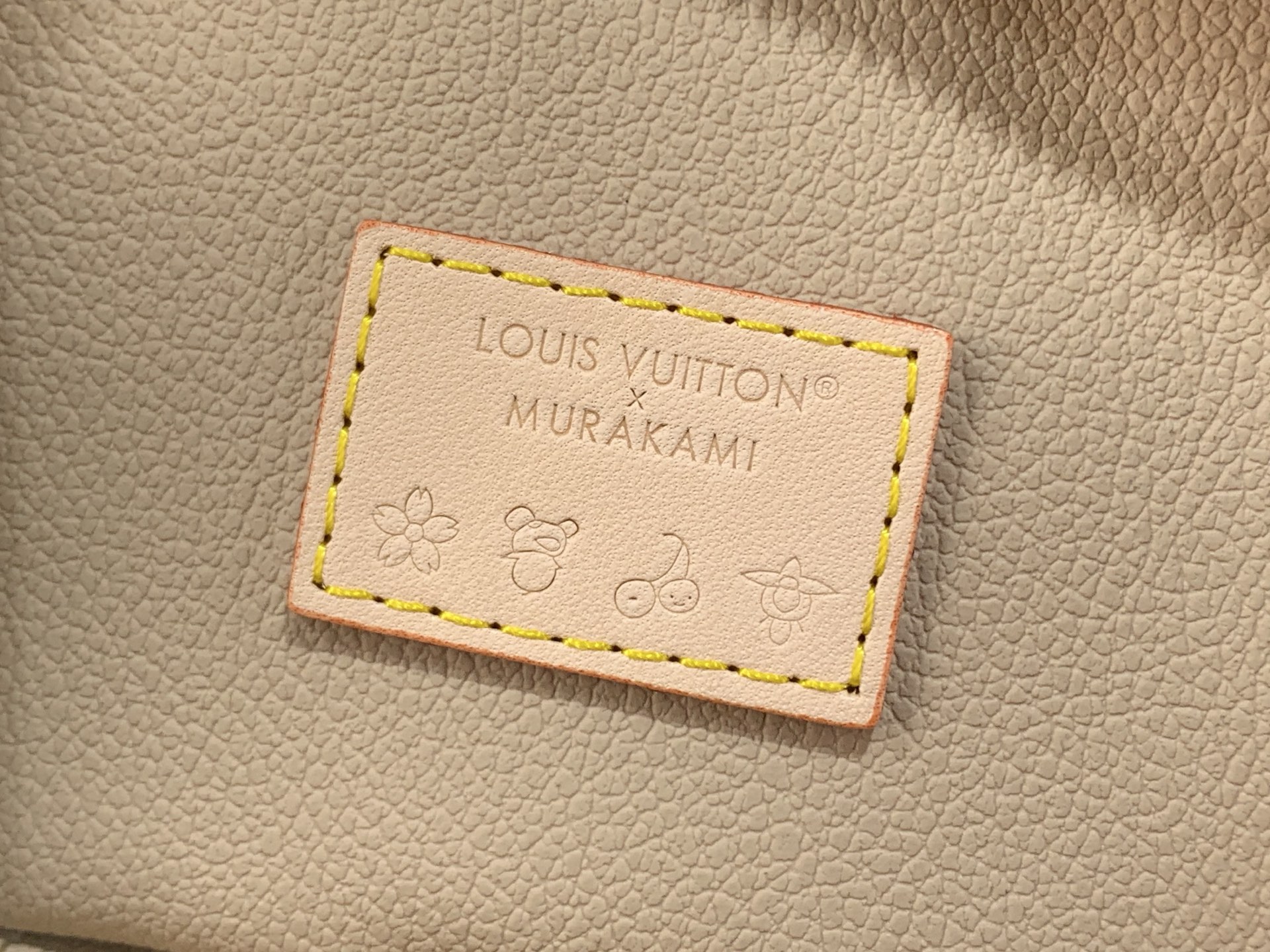 Louis Vuitton Basic Bag Canvas M