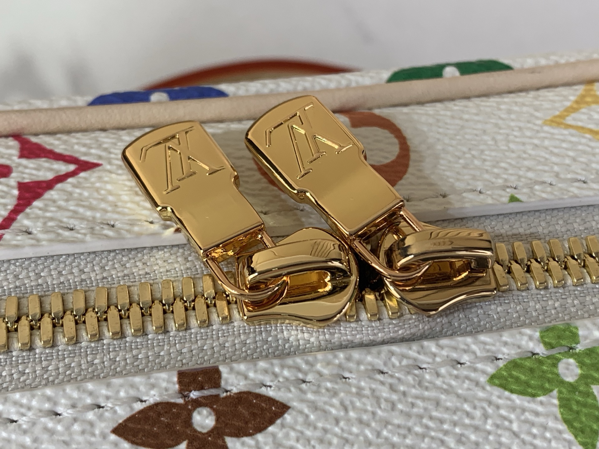 Louis Vuitton Basic Bag Canvas M-l