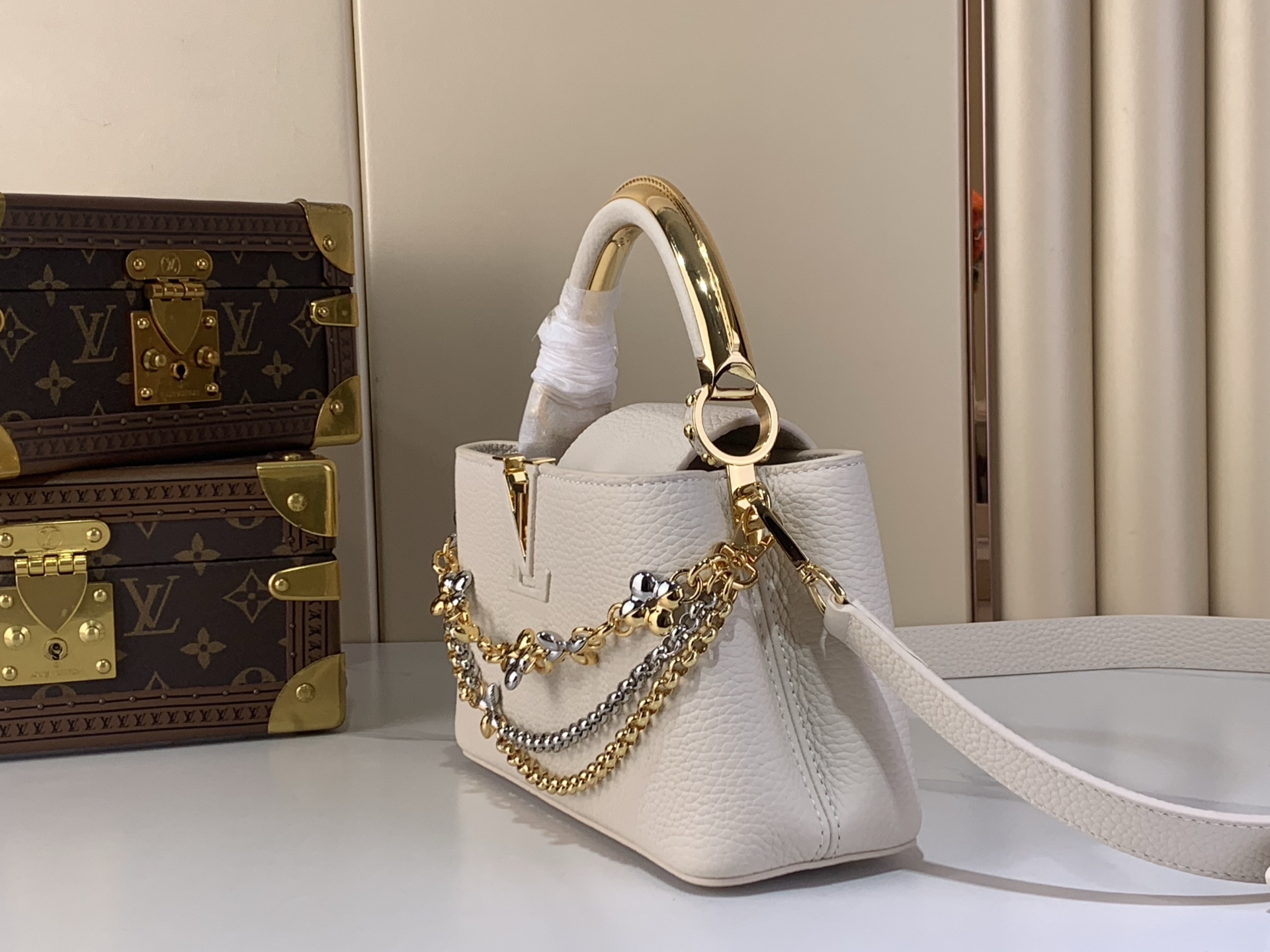 Louis Vuitton Basic Bag White M-l-s