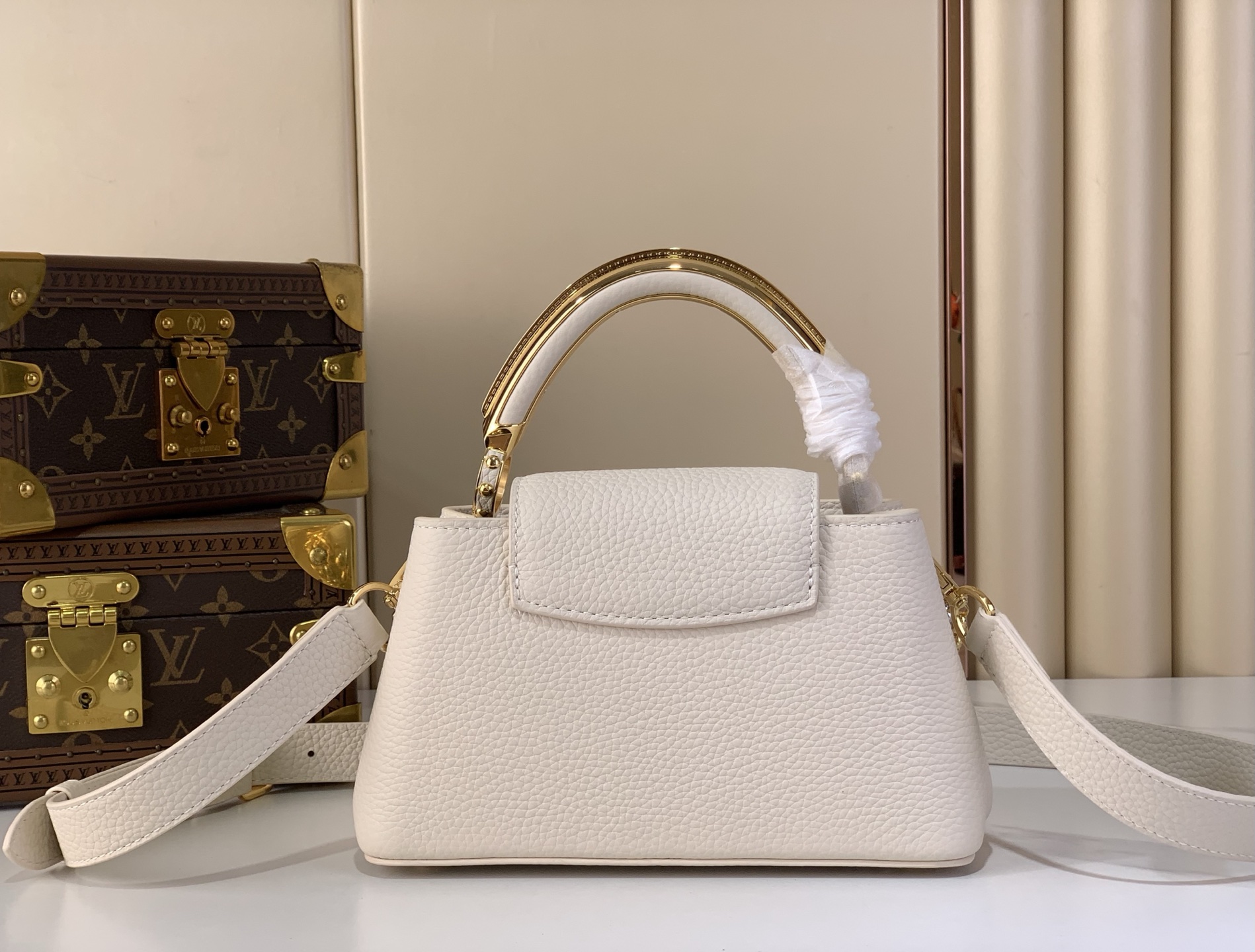 Louis Vuitton Basic Bag White M-l-s