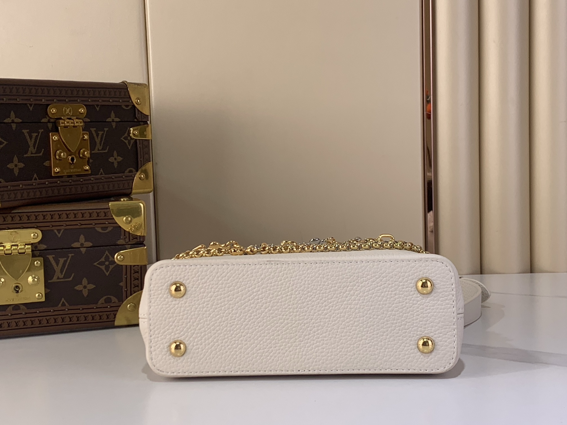 Louis Vuitton Basic Bag White M-l-s