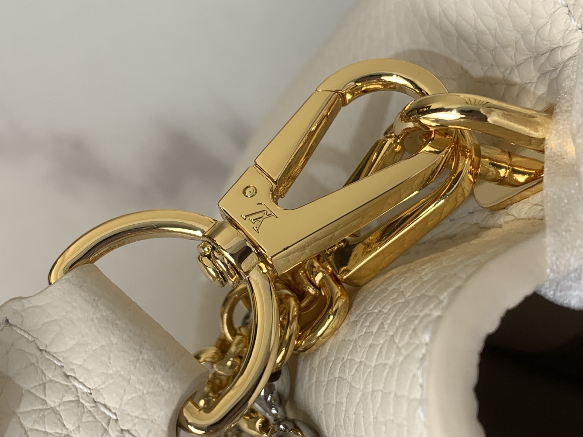 Louis Vuitton Basic Bag White M-l-s