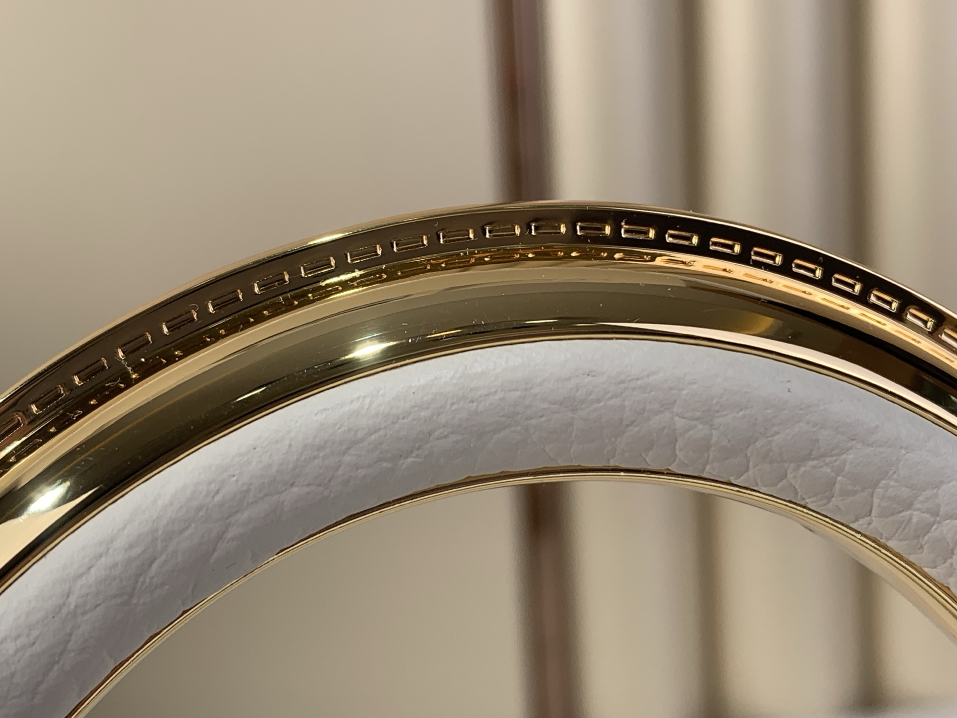 Louis Vuitton Basic Bag White M-l-s