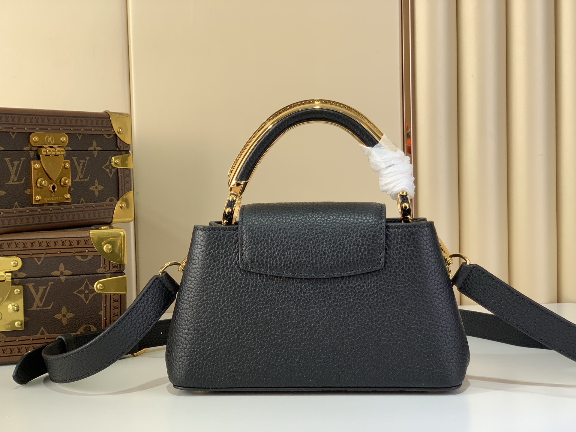 Louis Vuitton Basic Bag Black M-l-s