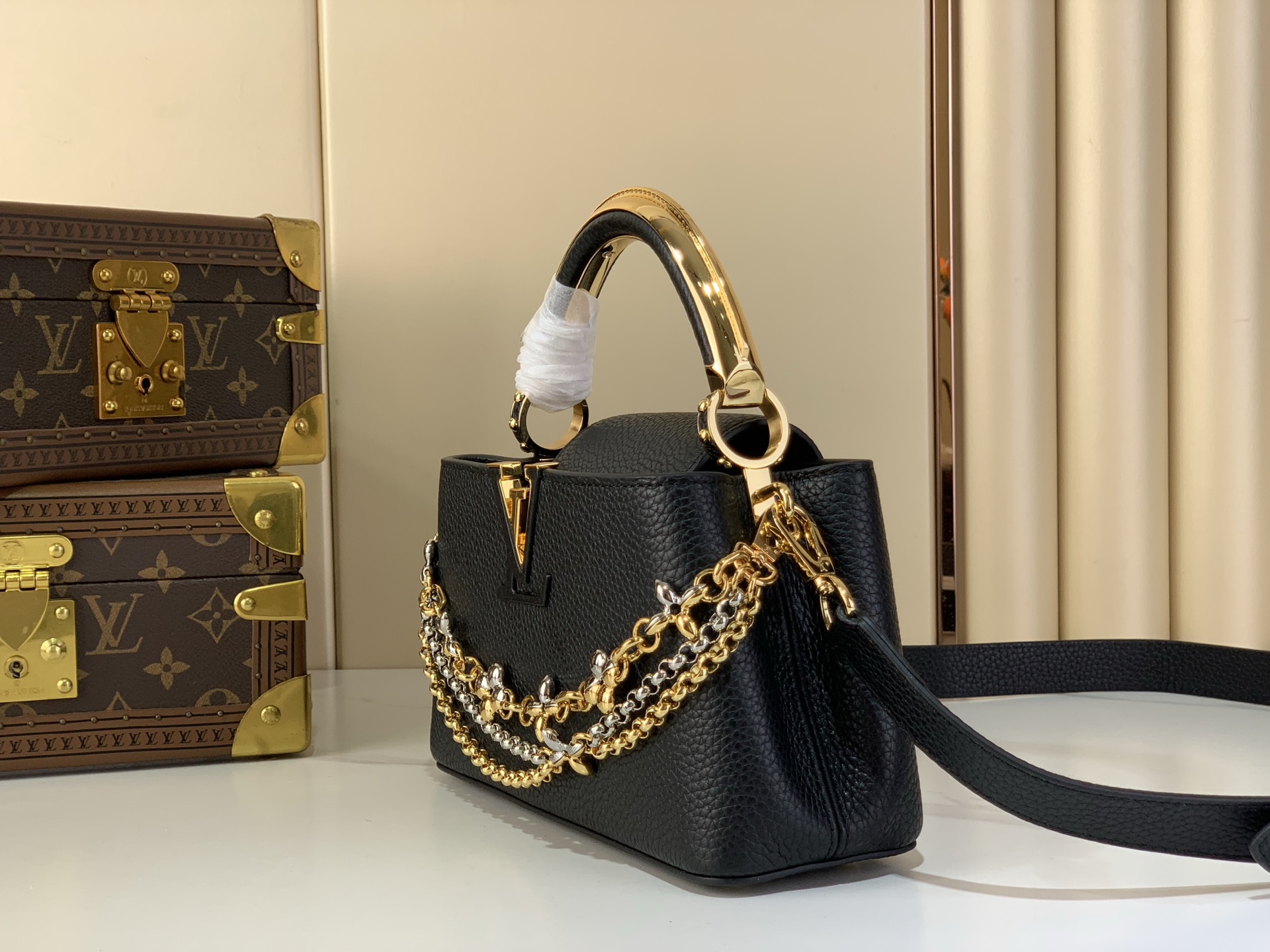 Louis Vuitton Basic Bag Black M-l-s