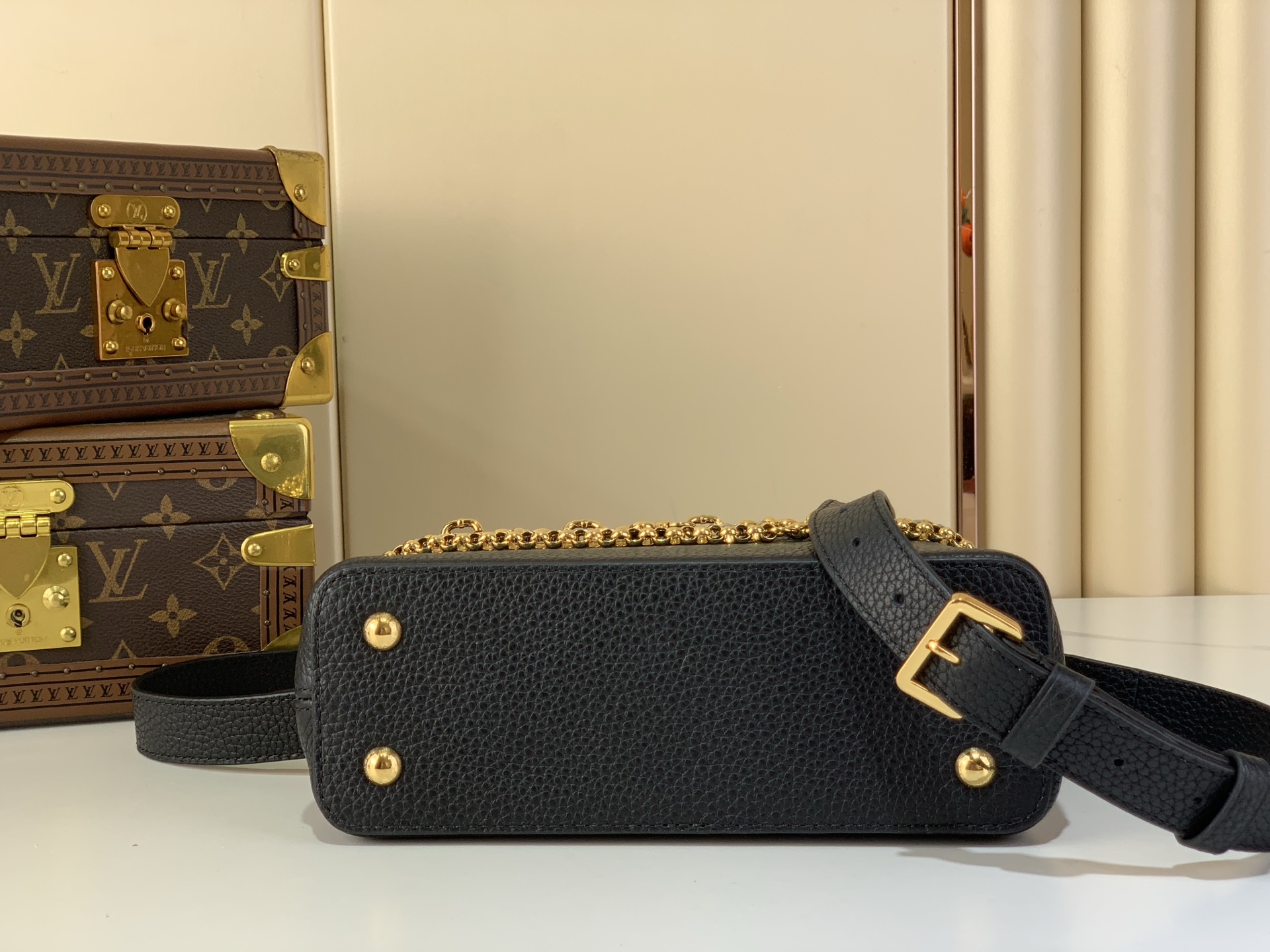 Louis Vuitton Basic Bag Black M-l-s