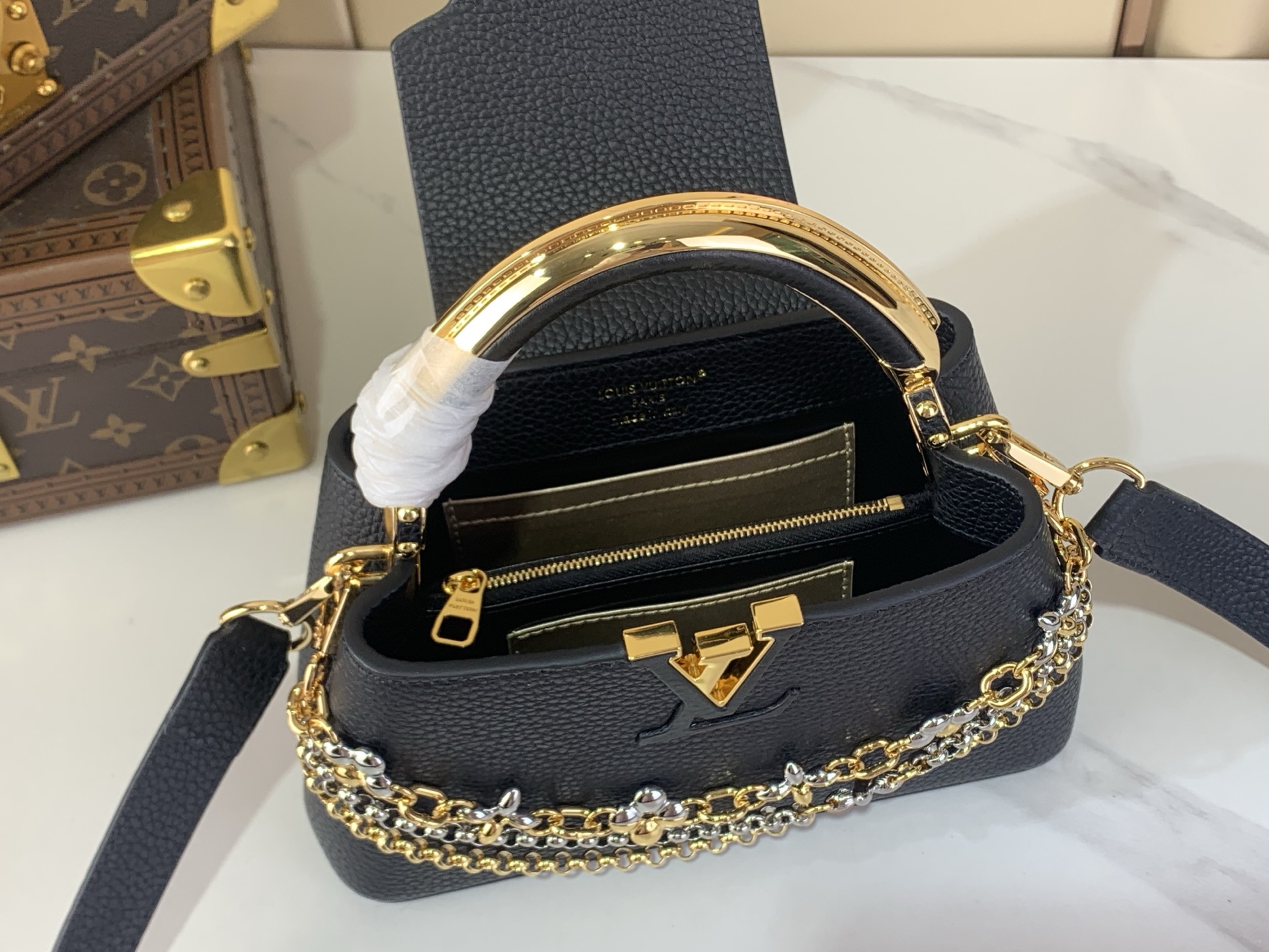 Louis Vuitton Basic Bag Black M-l-s