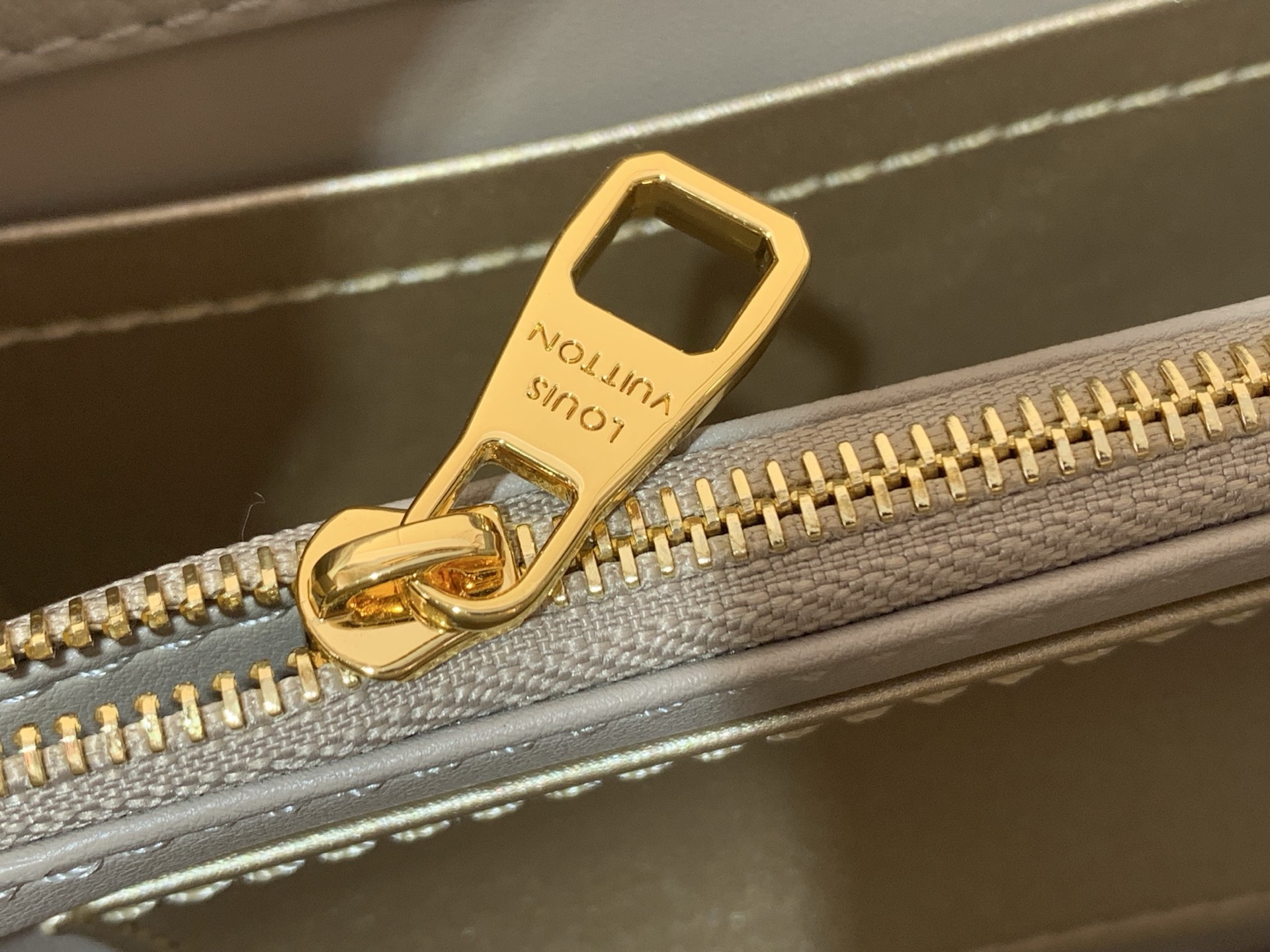 Louis Vuitton Basic Bag Gray M-l-s