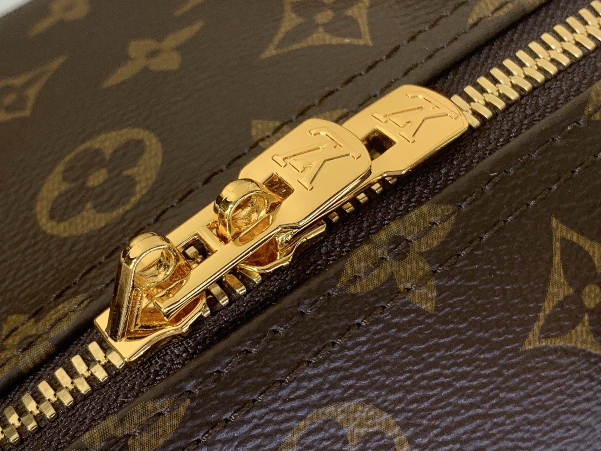 Louis Vuitton Basic Bag M-s