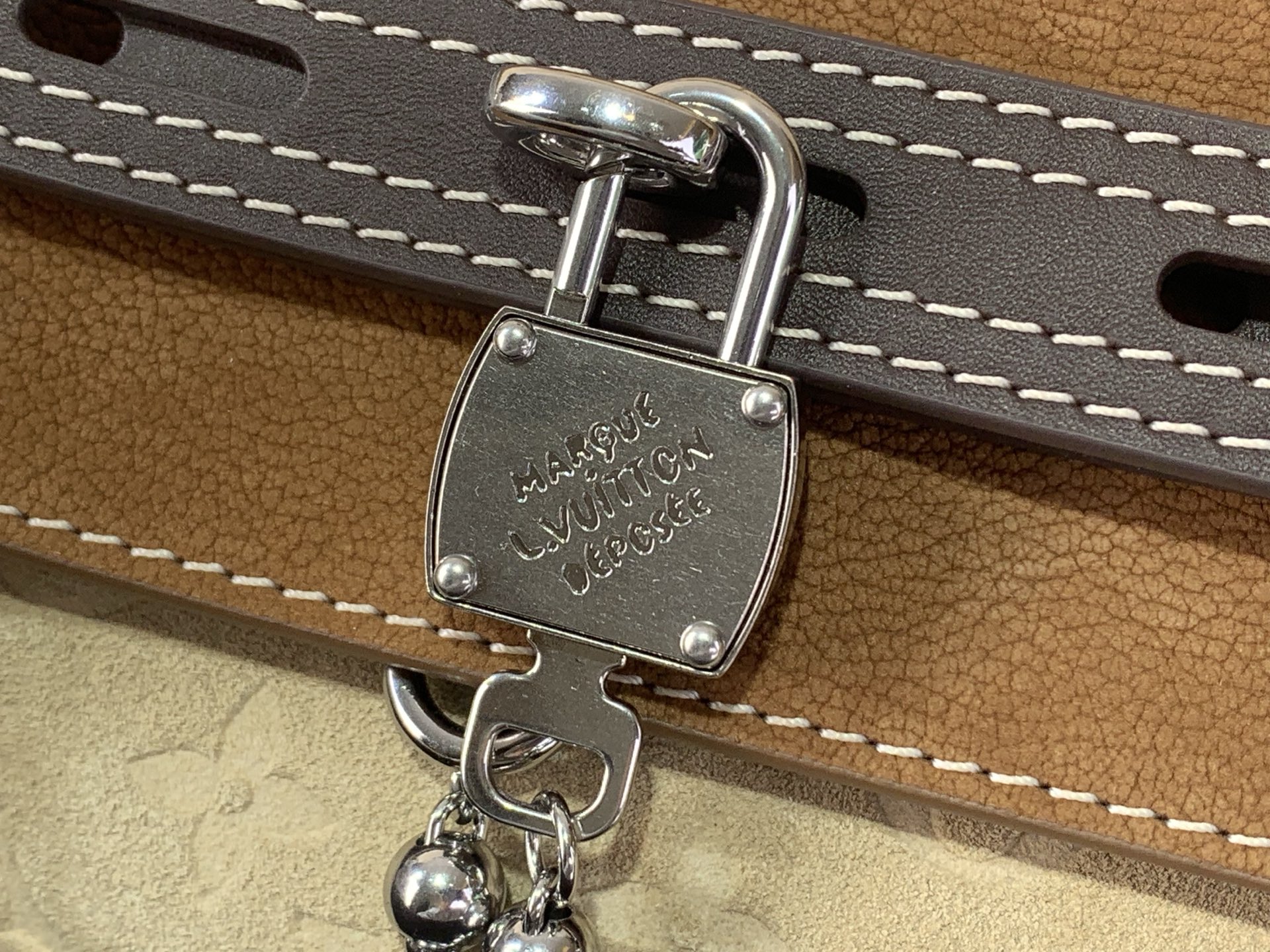 Louis Vuitton Basic Bag M-s