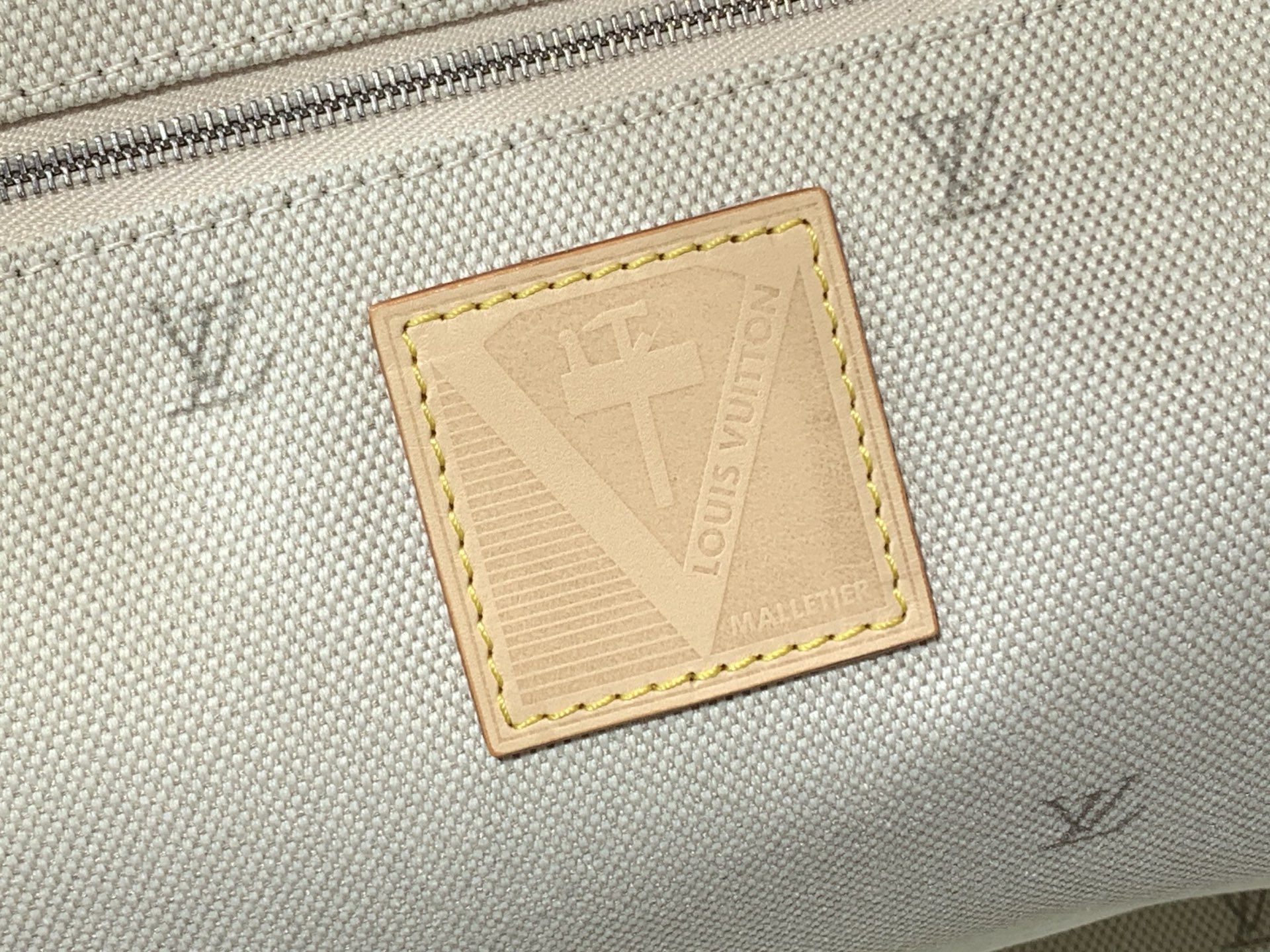 Louis Vuitton Basic Bag M-s