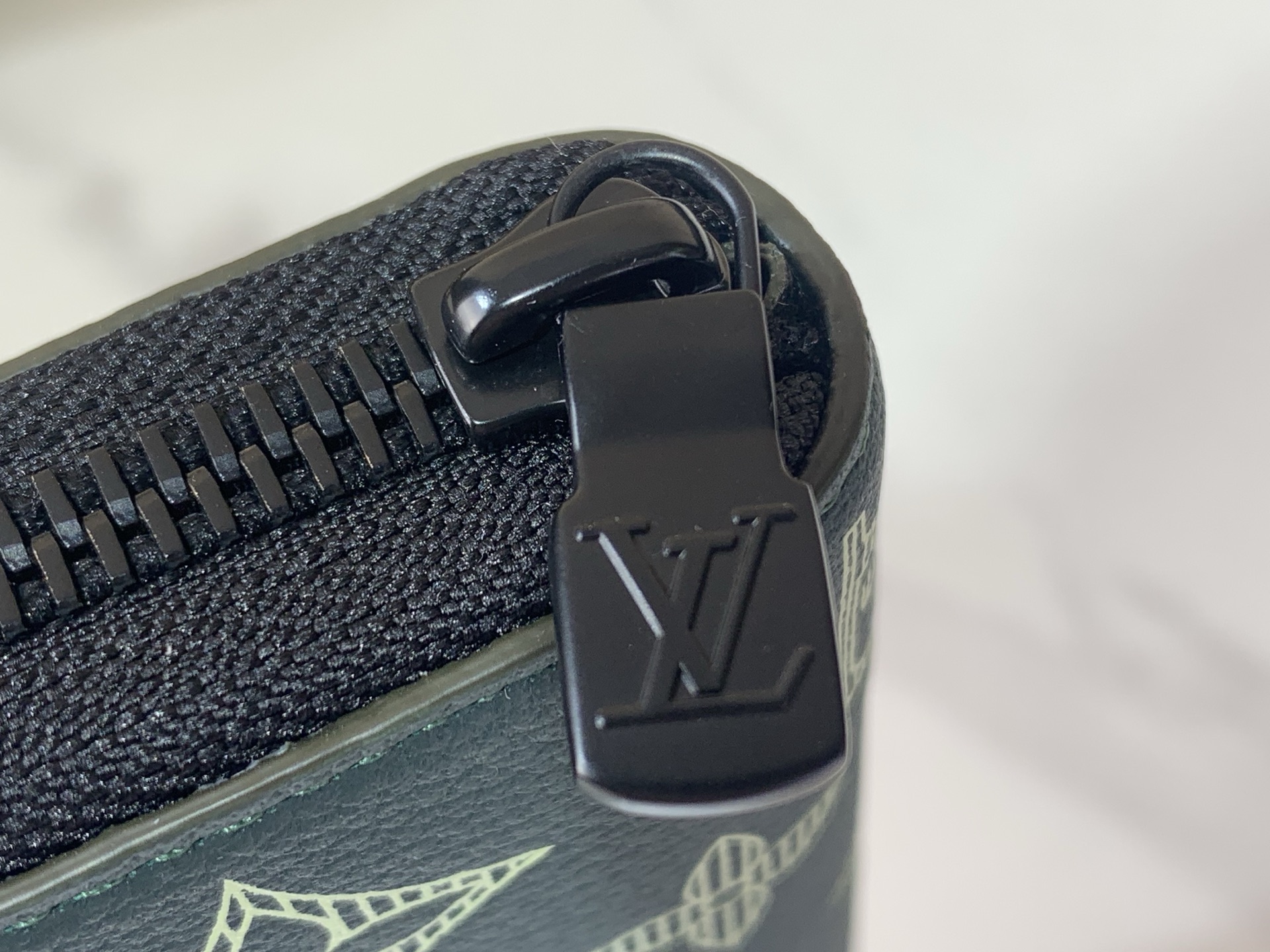 Louis Vuitton Basic Bag Cow Leather Green M-l