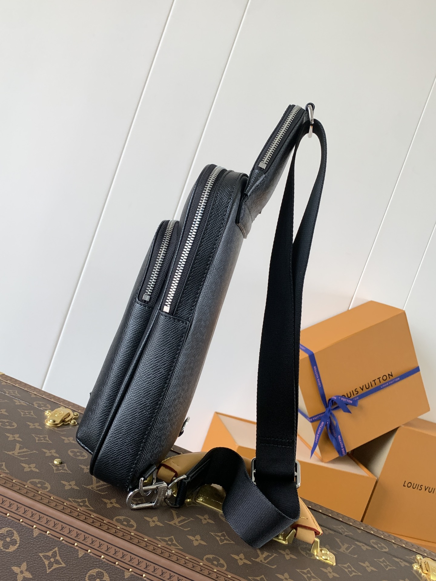 Louis Vuitton Shoulder Bag Cow Leather Black M