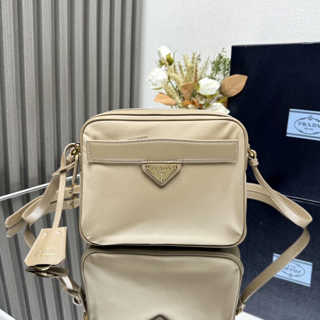 Prada Basic Bag Cow Leather Waterproof M