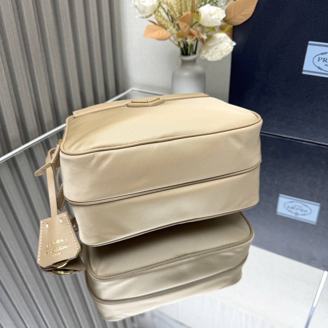 Prada Basic Bag Cow Leather Waterproof M