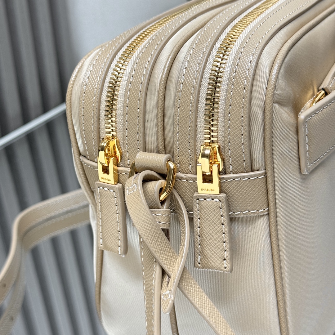 Prada Basic Bag Cow Leather Waterproof M