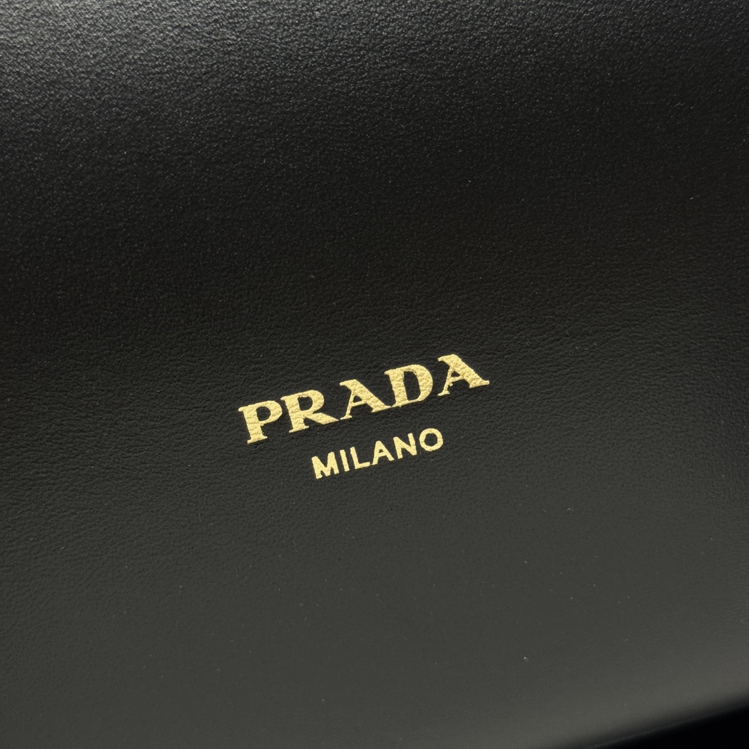 Prada Female Basic Bag 13cm-m-l