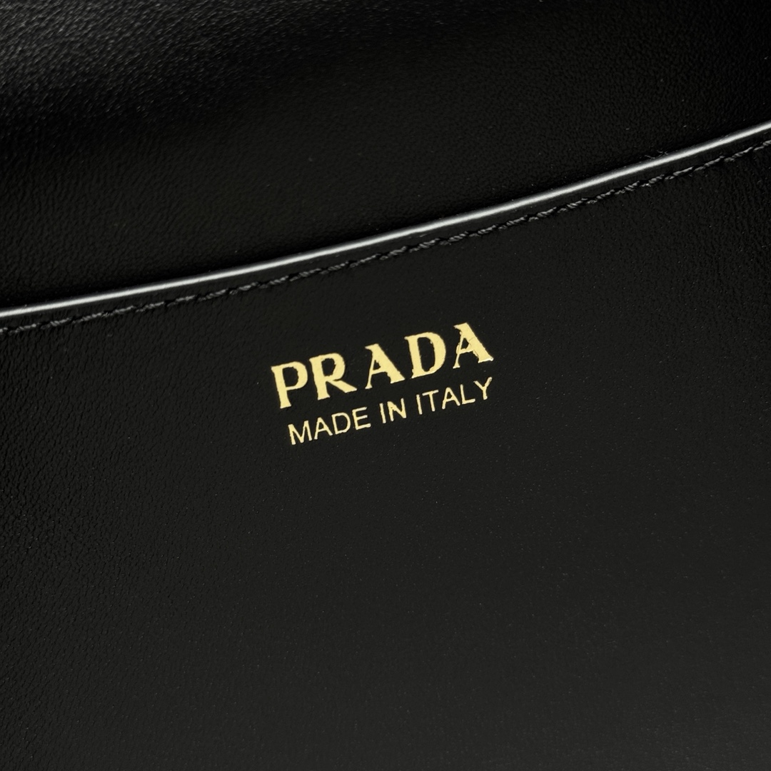 Prada Female Basic Bag 13cm-m-l
