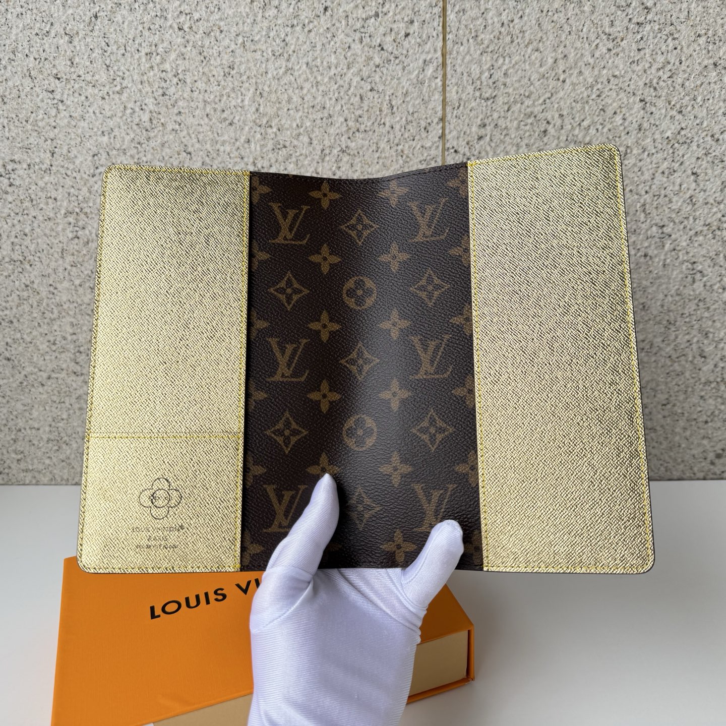 Louis Vuitton Basic Bag M-l