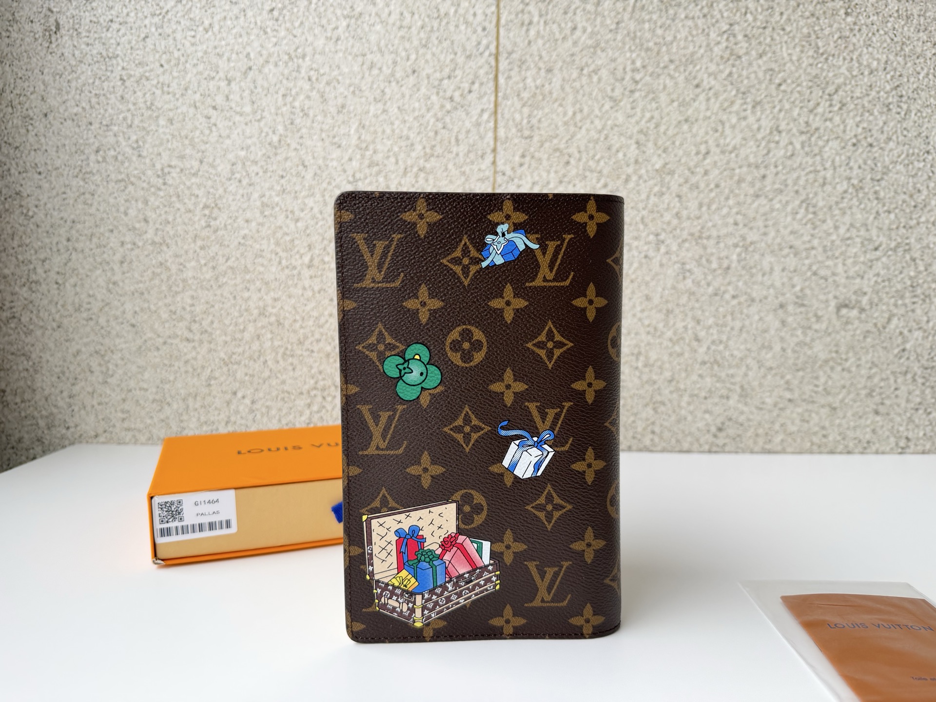 Louis Vuitton Basic Bag M-l