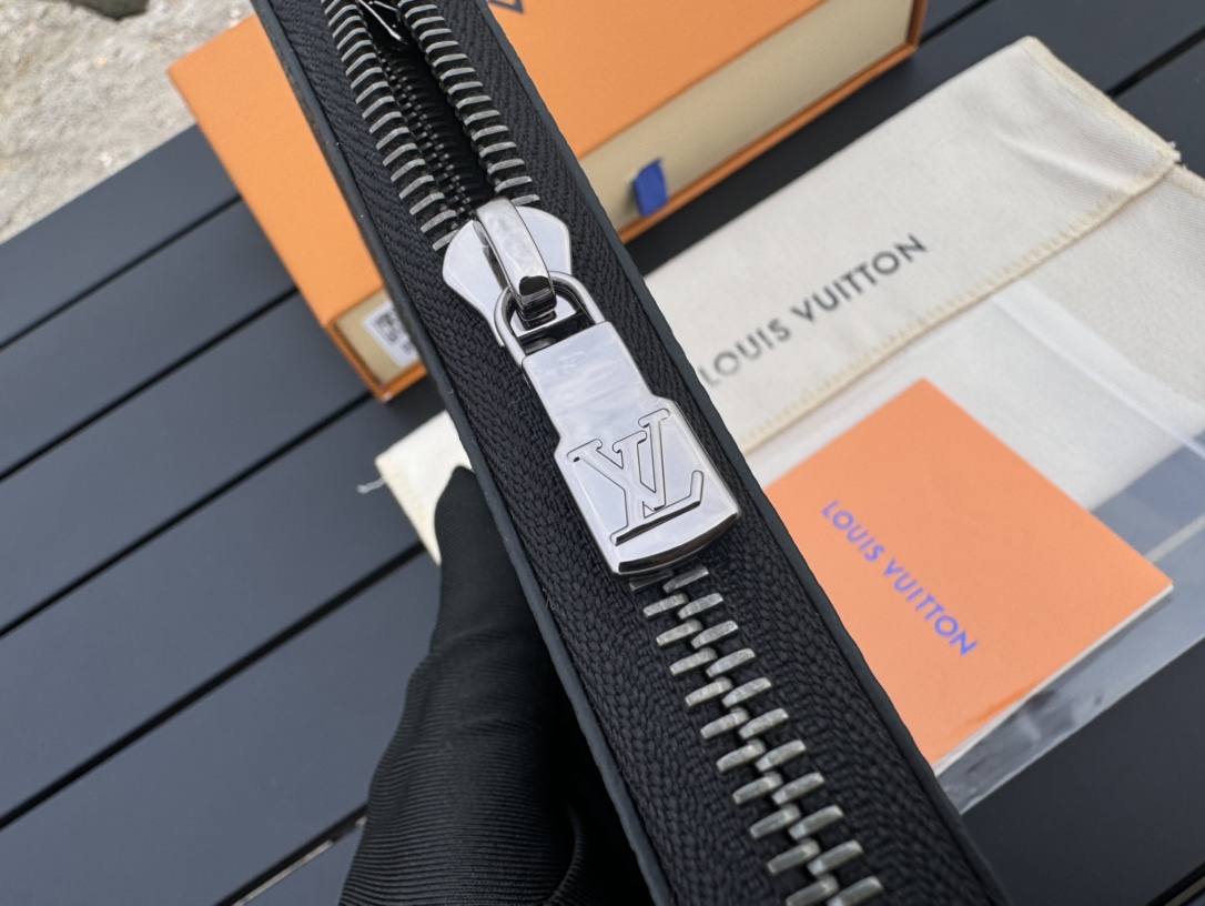 Louis Vuitton Basic Bag Canvas Silver M-l-s