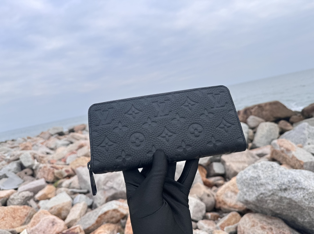 Louis Vuitton Basic Bag M-l