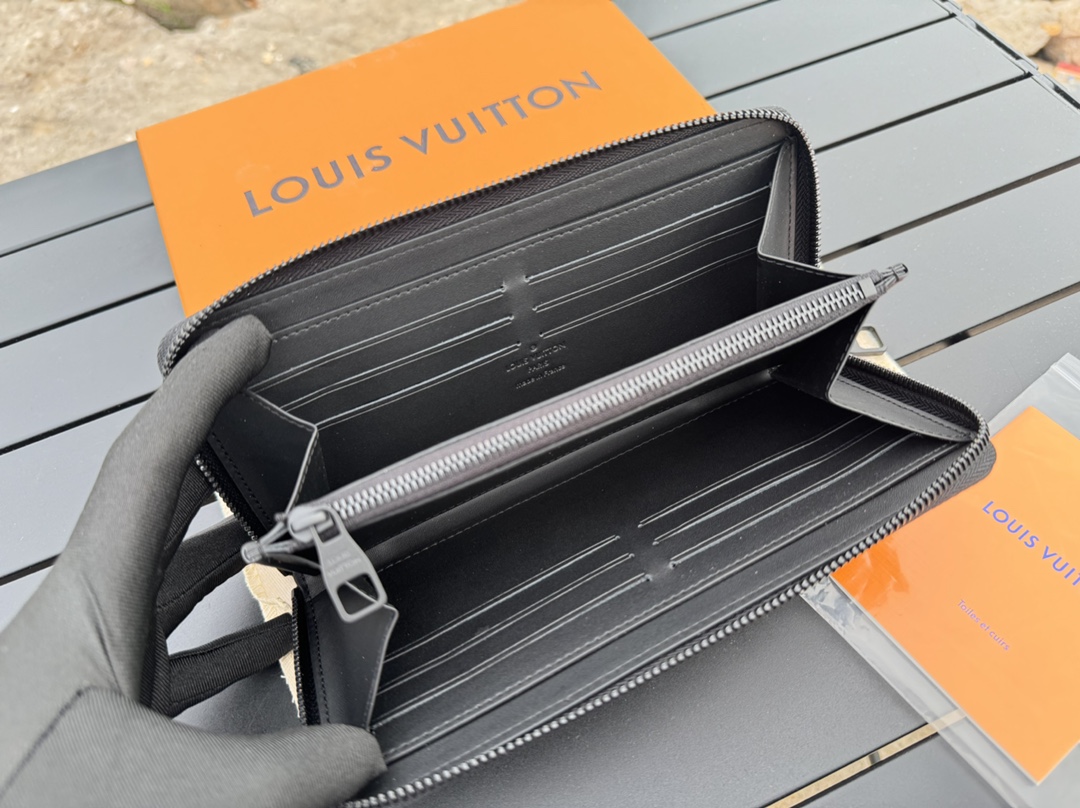 Louis Vuitton Basic Bag M-l