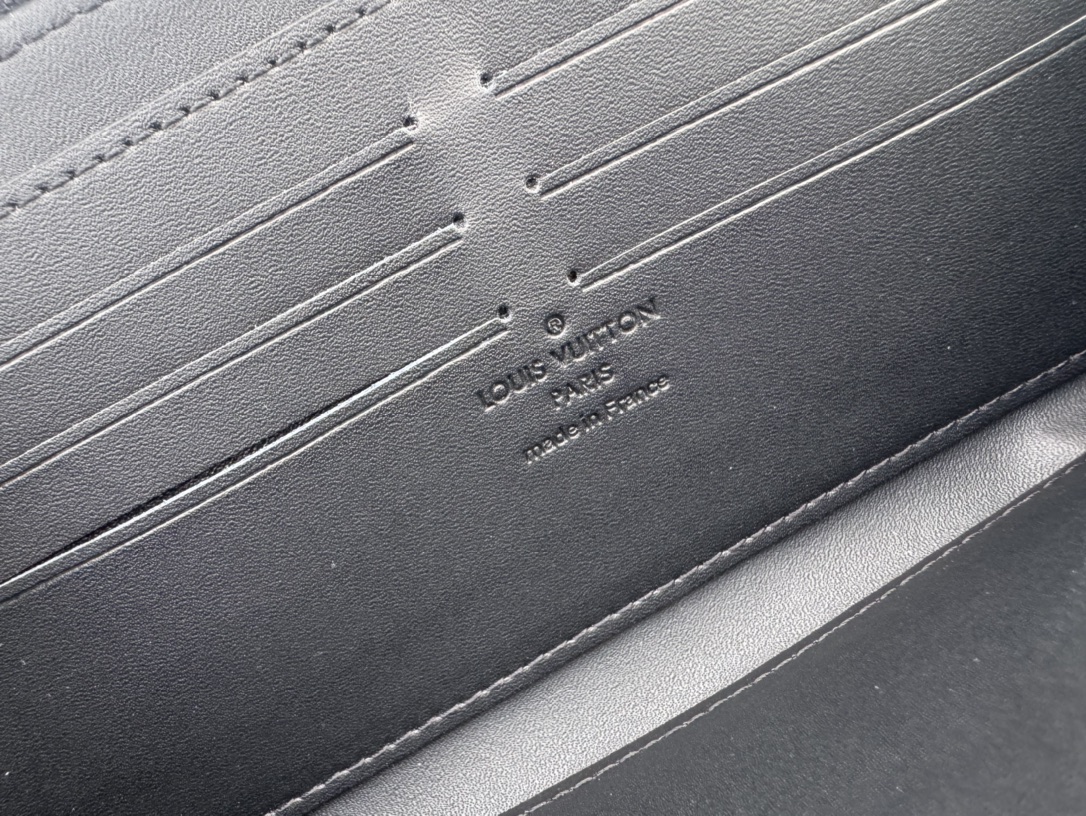 Louis Vuitton Basic Bag M-l