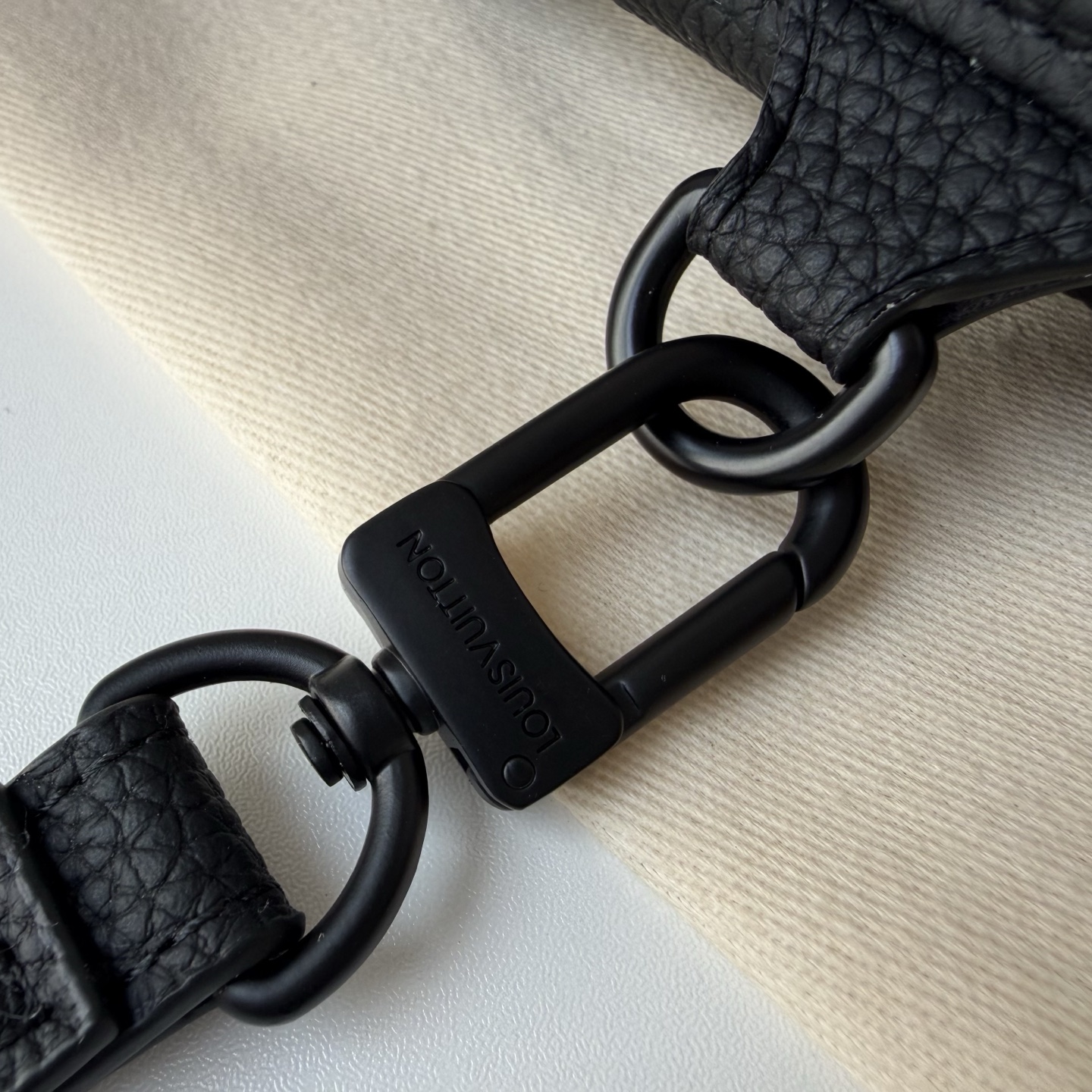 Louis Vuitton Tote Bag Black M-l