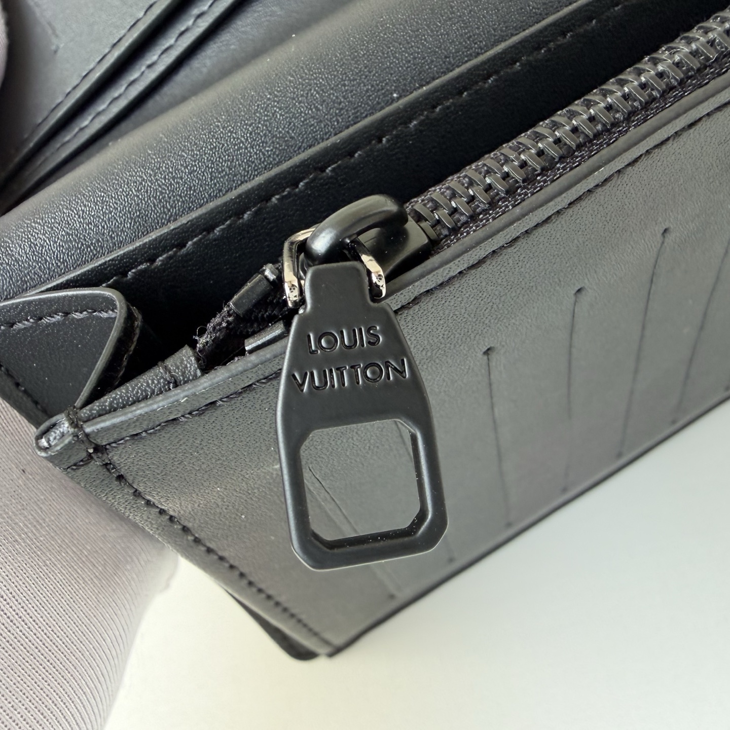 Louis Vuitton Basic Bag Cow Leather M