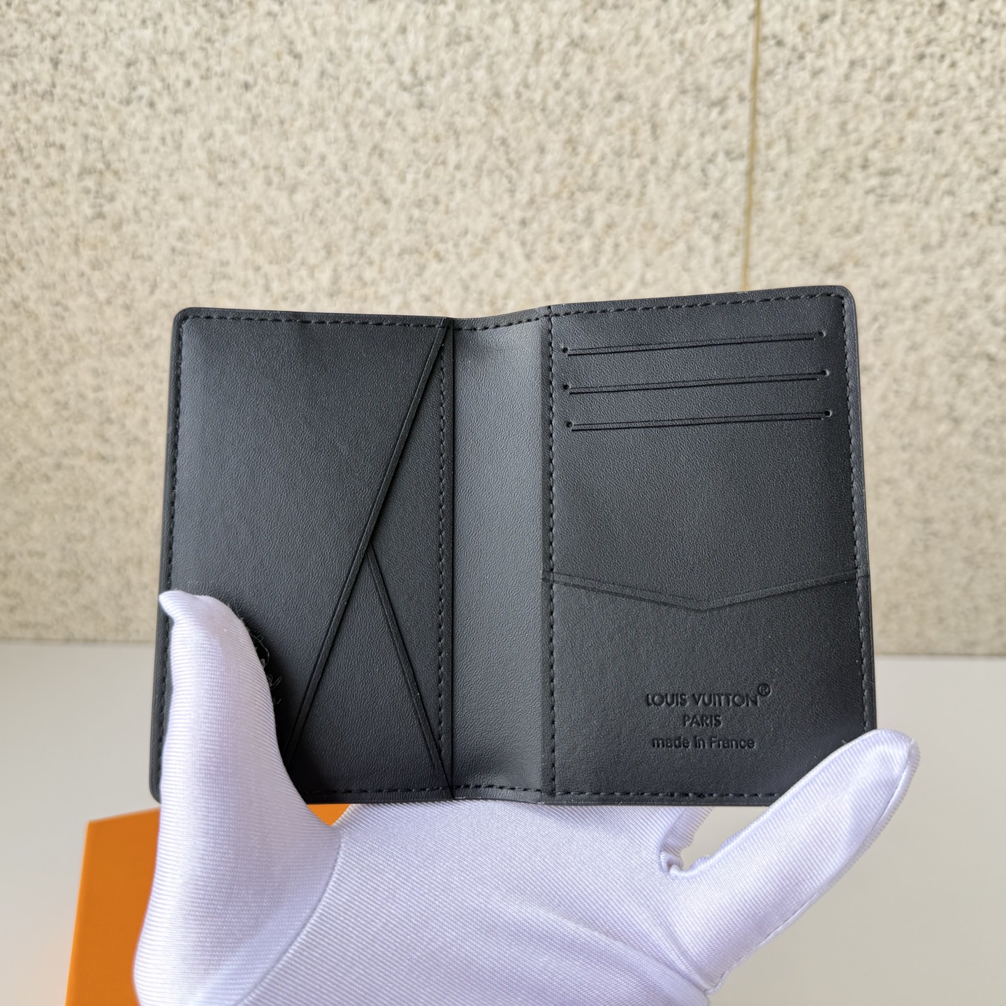 Louis Vuitton Basic Bag Black M-s