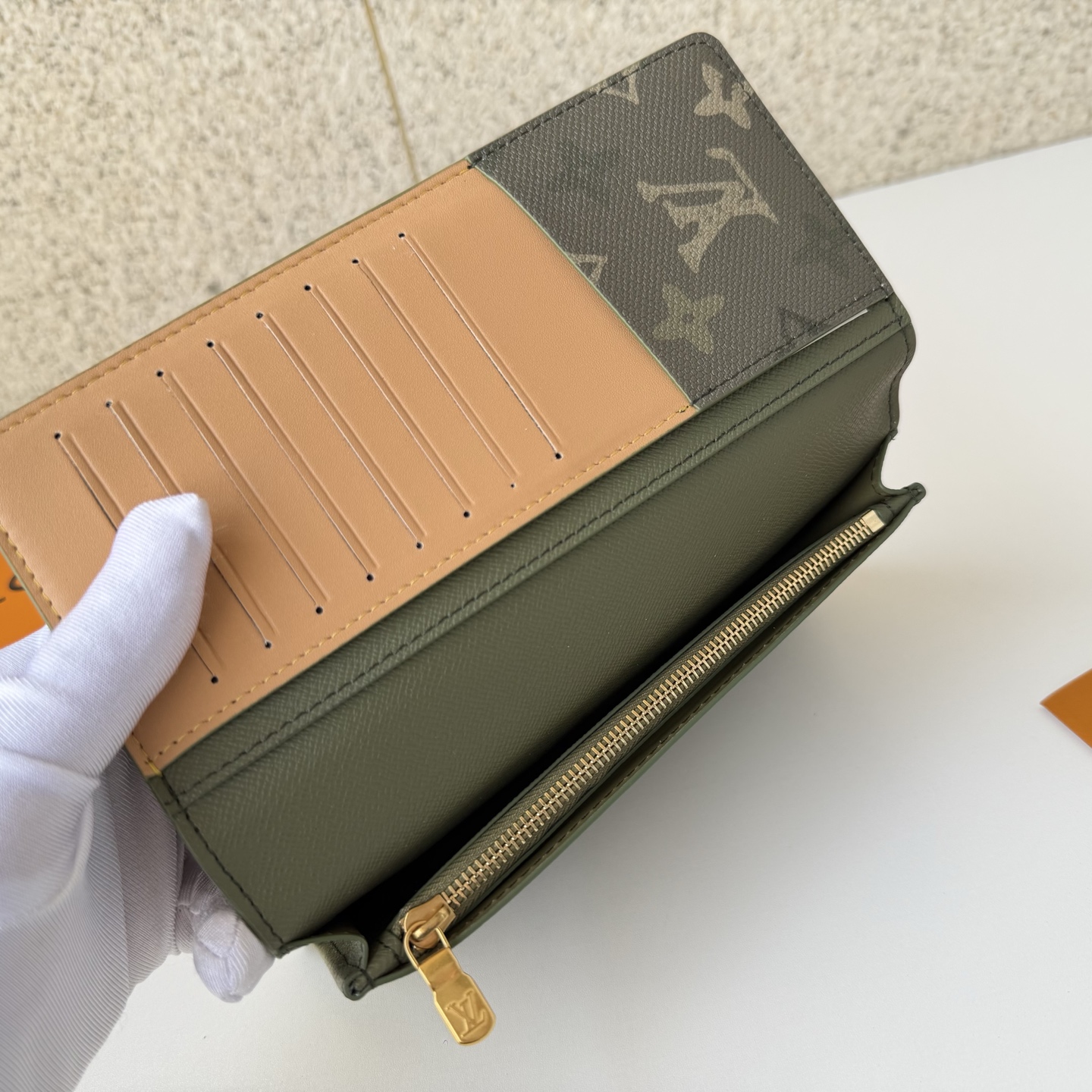 Louis Vuitton Basic Bag Cow Leather M-l-s