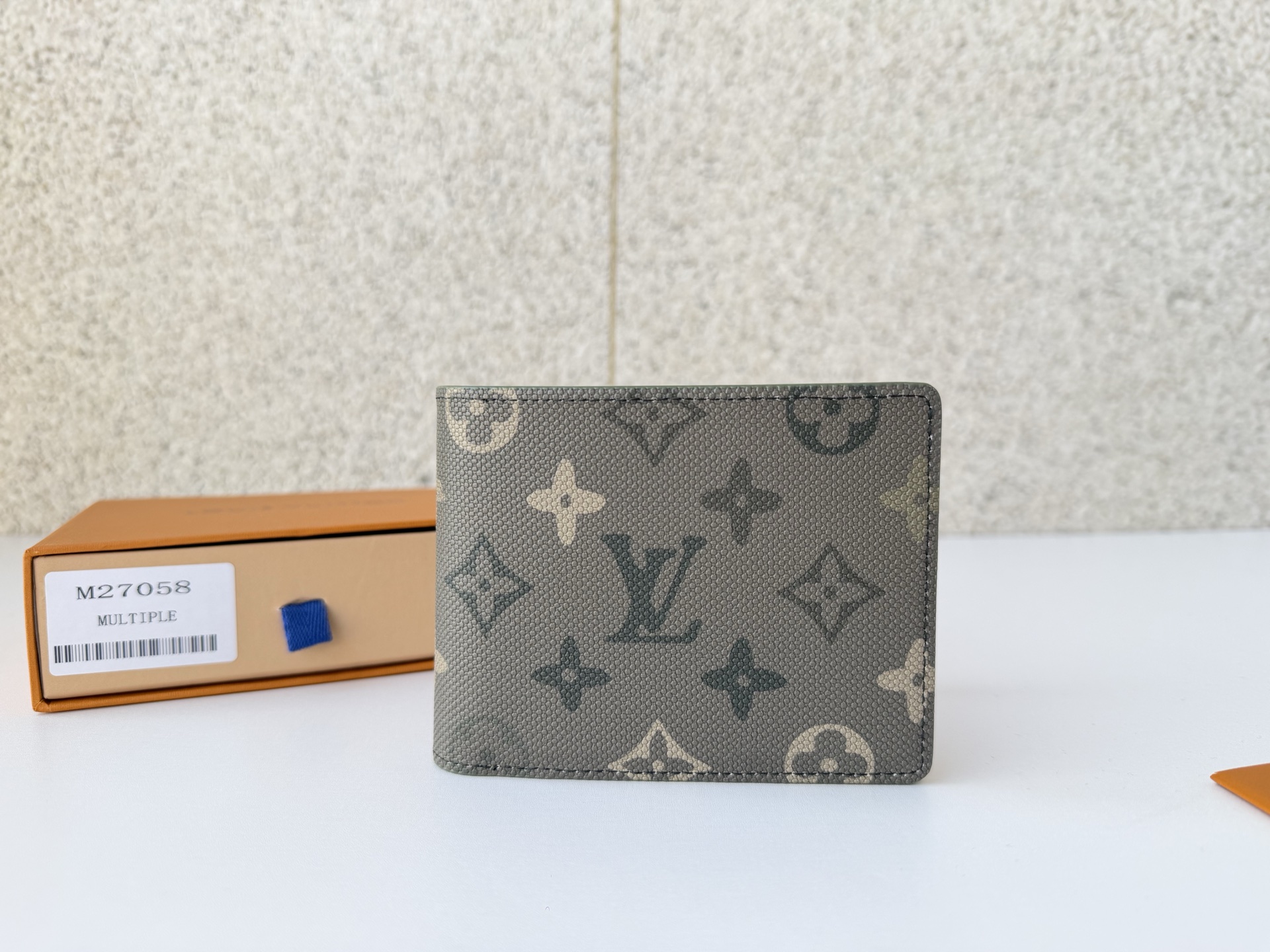 Louis Vuitton Basic Bag Green M-l