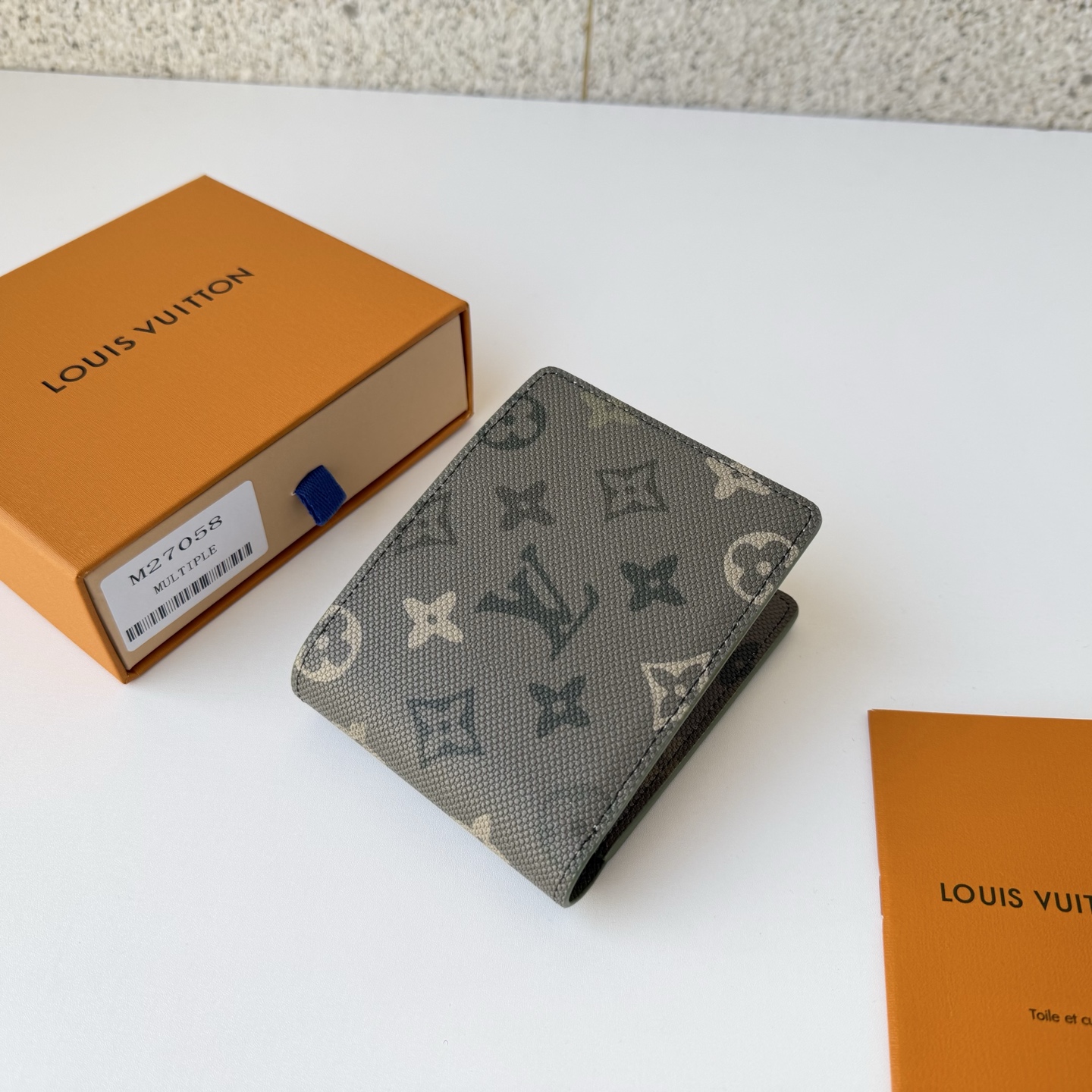 Louis Vuitton Basic Bag Green M-l