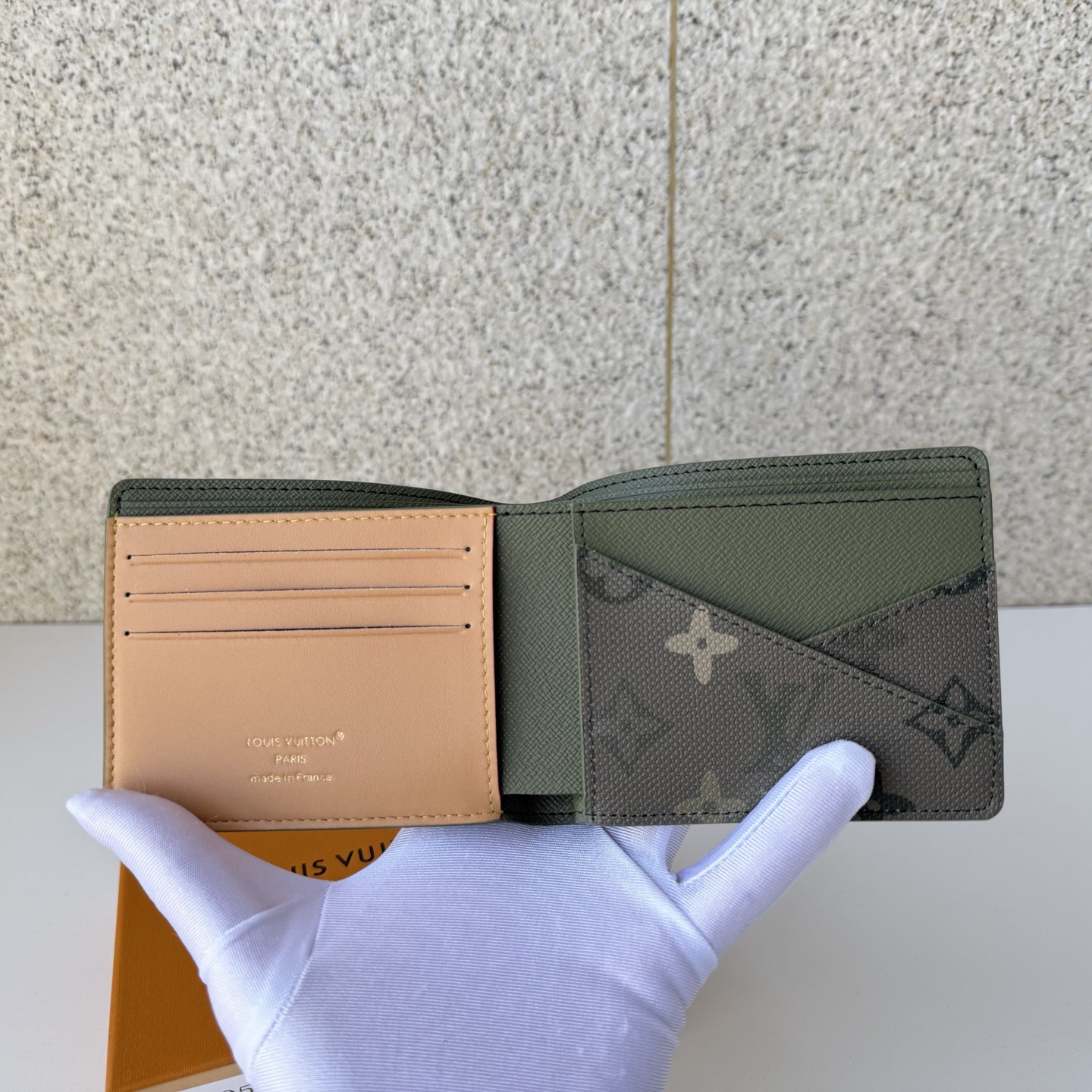 Louis Vuitton Basic Bag Green M-l