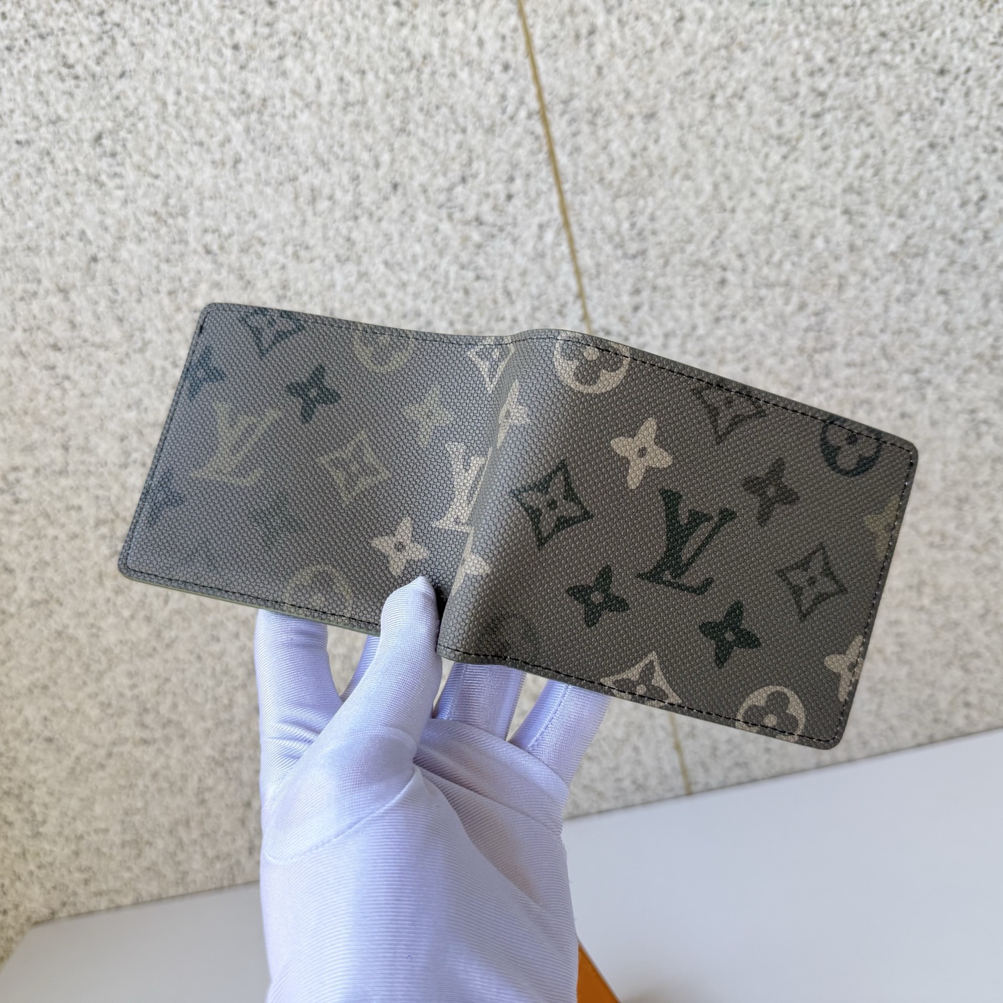 Louis Vuitton Basic Bag Green M-l