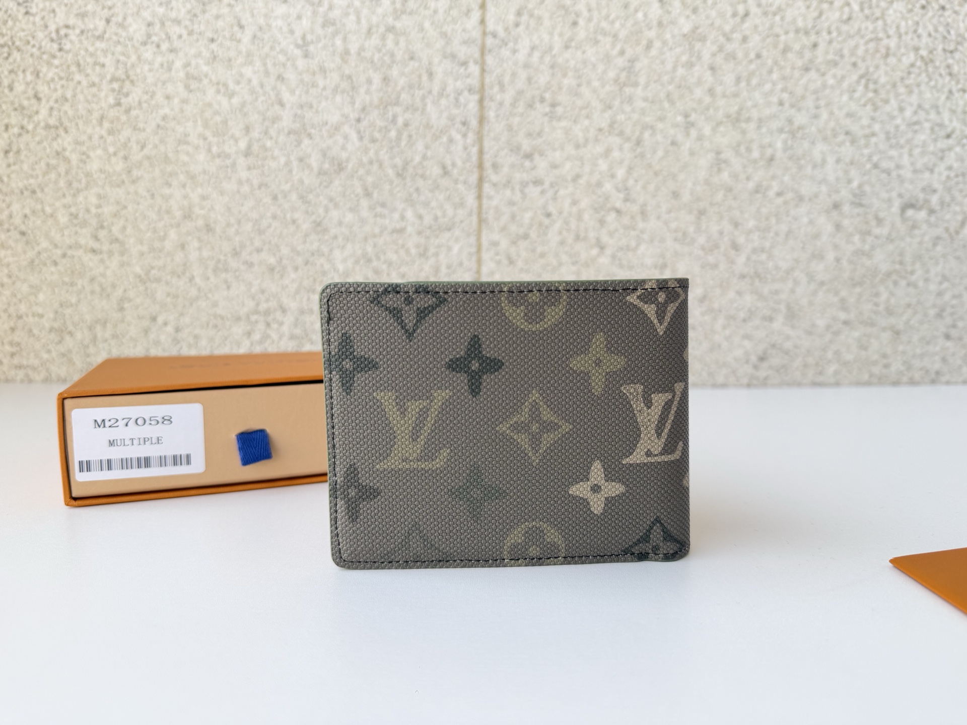 Louis Vuitton Basic Bag Green M-l