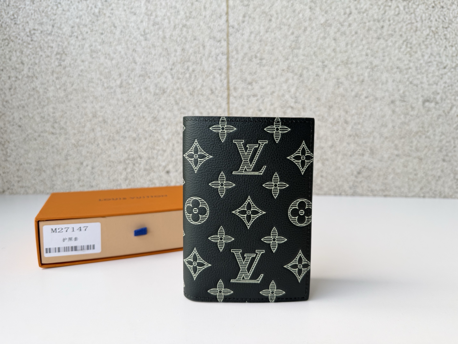 Louis Vuitton Basic Bag M-l